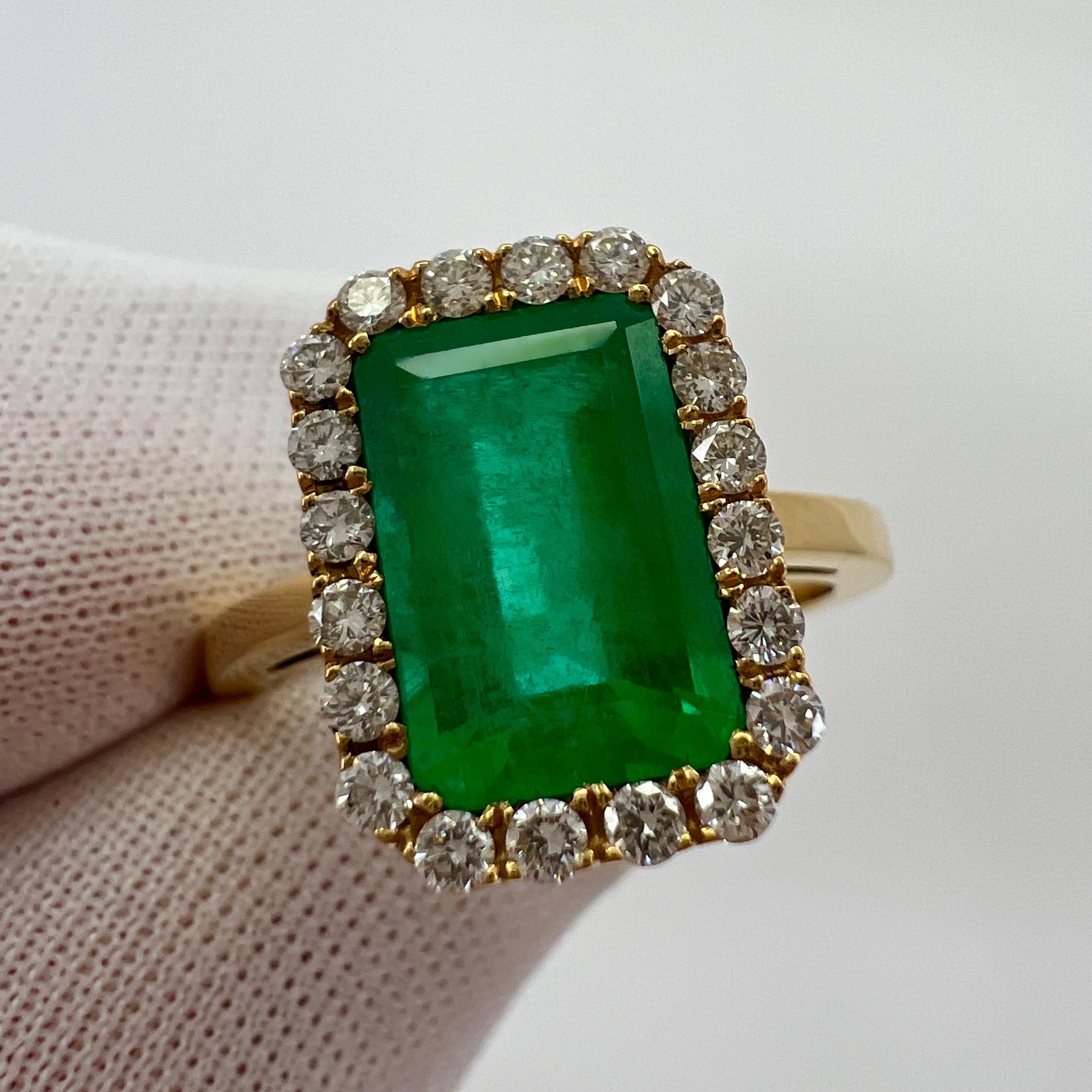 Gia Certified 3.06 Carat Colombian Emerald & Diamond 18k Yellow Gold Halo Ring For Sale 4