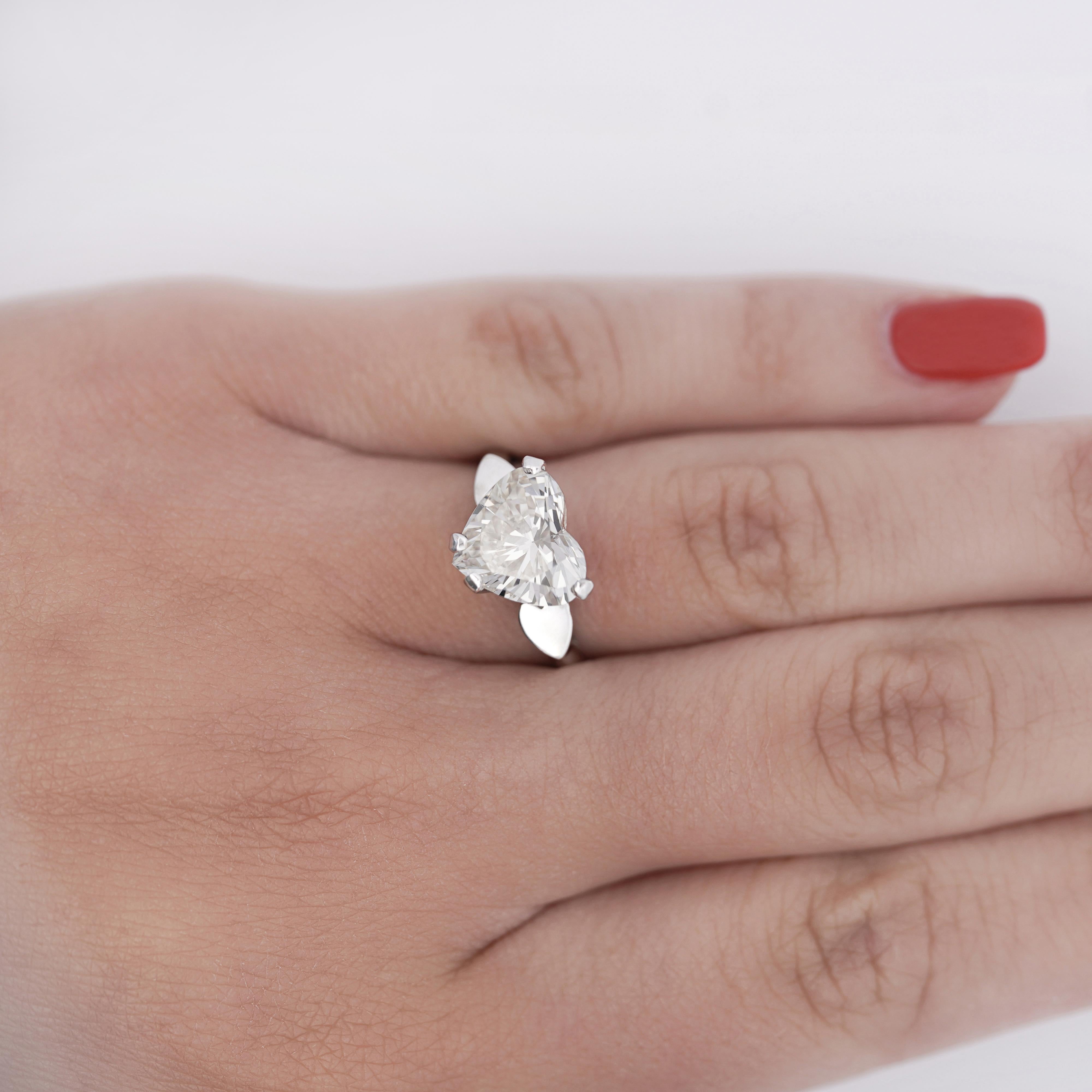 Women's GIA Certified 3.06 Carat Heart Cut K/VS2 Solitaire Platinum Engagement Ring For Sale