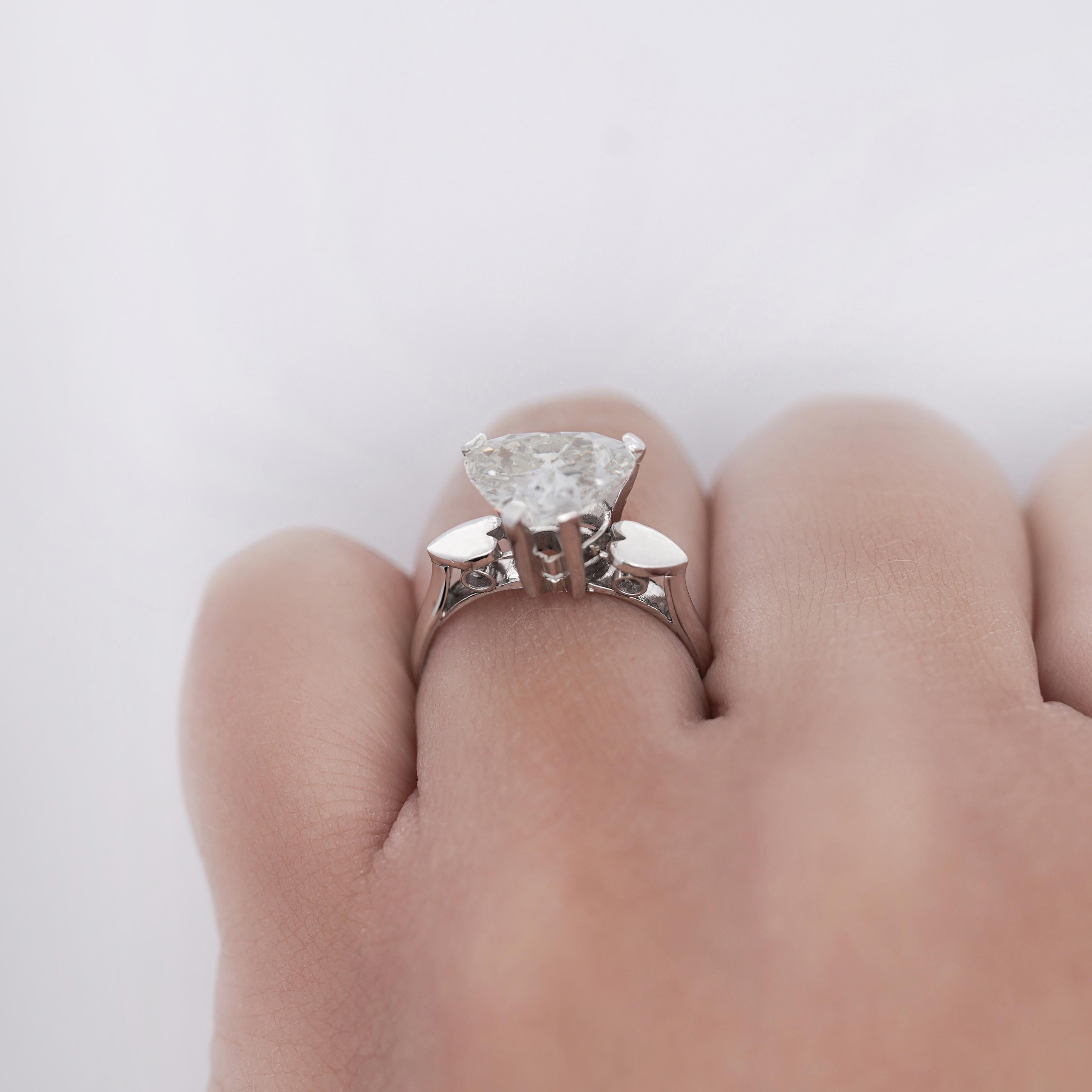 GIA Certified 3.06 Carat Heart Cut K/VS2 Solitaire Platinum Engagement Ring For Sale 1