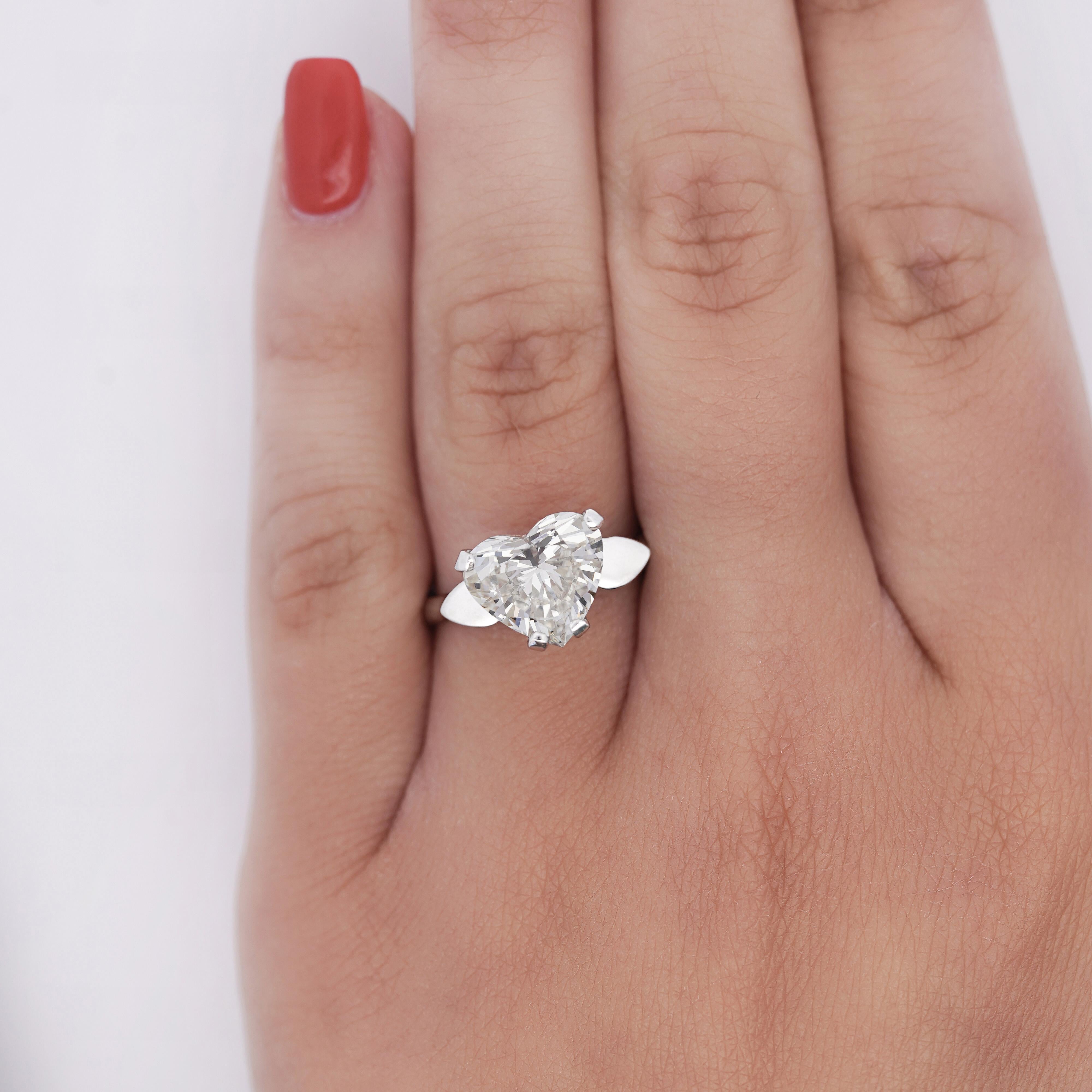 GIA Certified 3.06 Carat Heart Cut K/VS2 Solitaire Platinum Engagement Ring For Sale 3