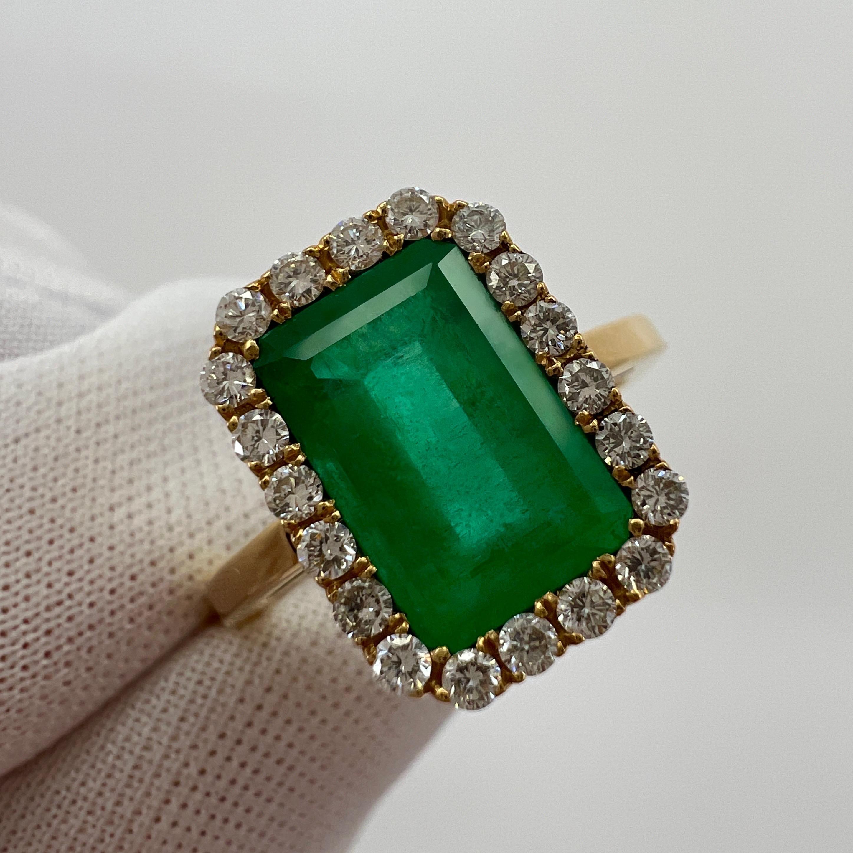 Gia Certified 3.06 Carat Colombian Emerald & Diamond 18k Yellow Gold Halo Ring In New Condition In Birmingham, GB