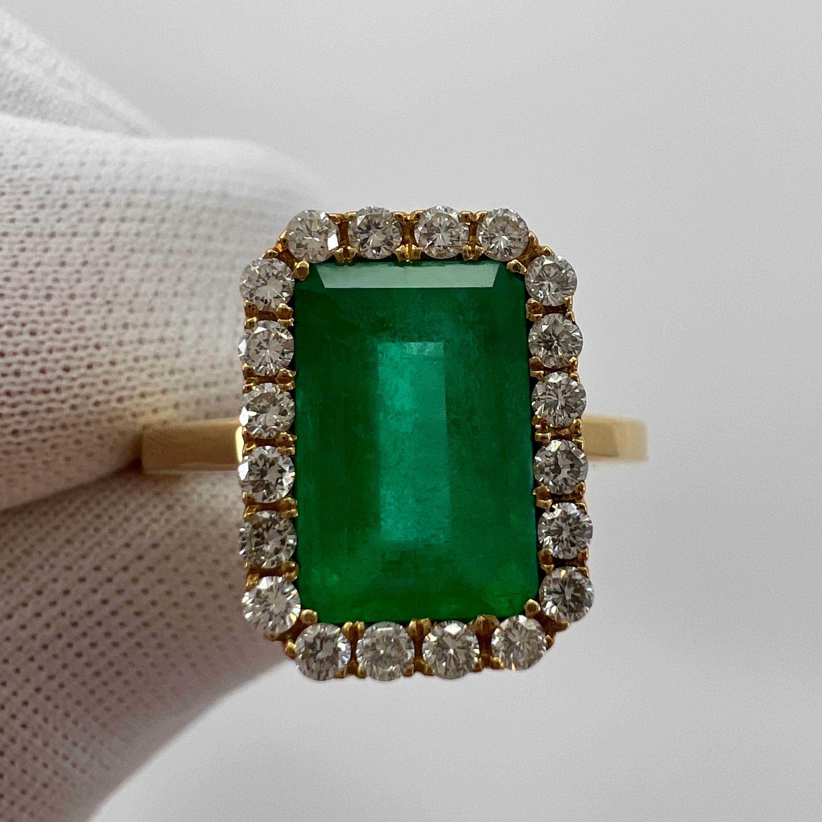 Women's or Men's Gia Certified 3.06 Carat Colombian Emerald & Diamond 18k Yellow Gold Halo Ring