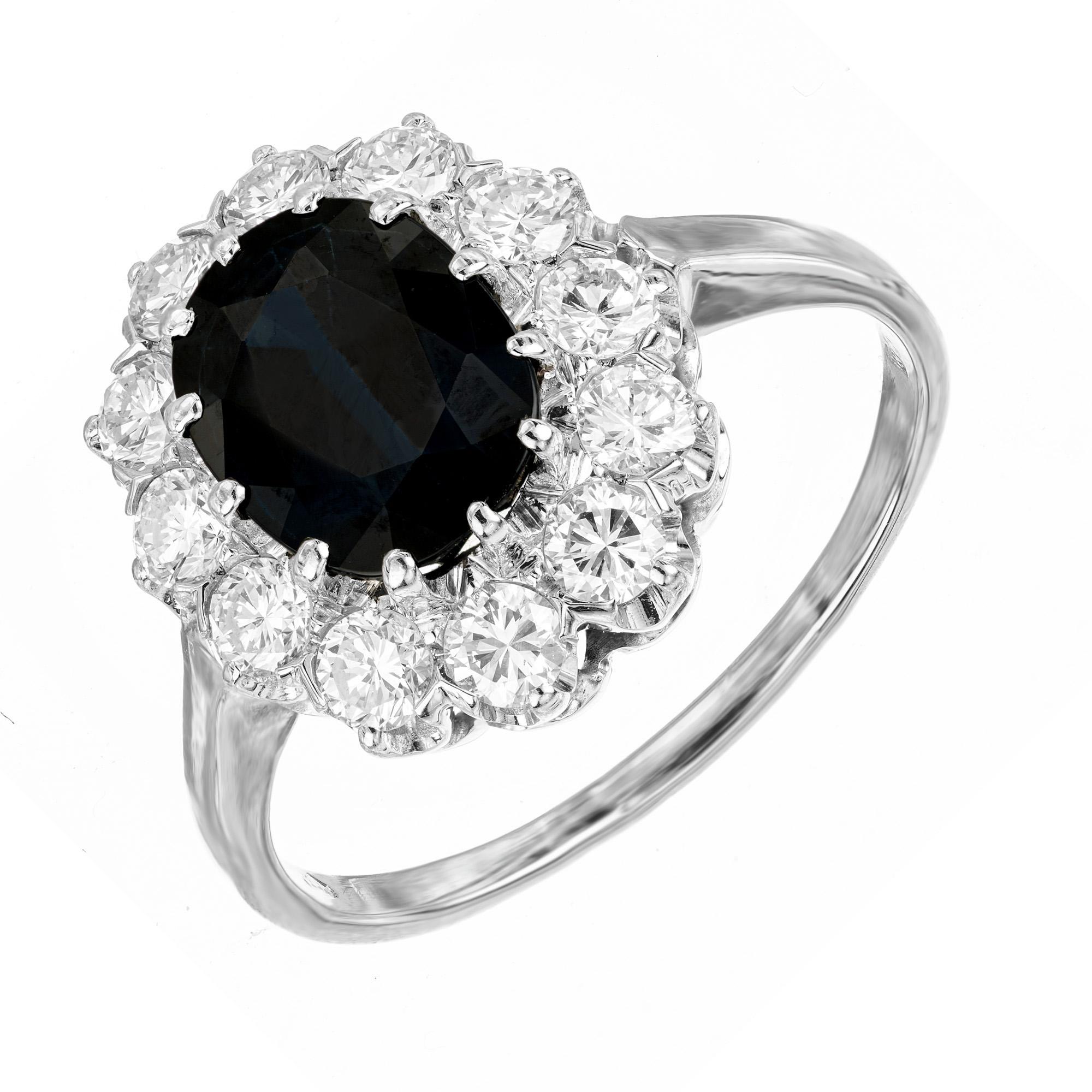 Eleva il tuo fidanzamento con questa squisita bellezza, l'anello di fidanzamento con zaffiro blu e diamante certificato GIA da 3,07 carati. Questo capolavoro inizia con una pietra centrale ovale di zaffiro blu ricco di 3,07ct, circondata da
