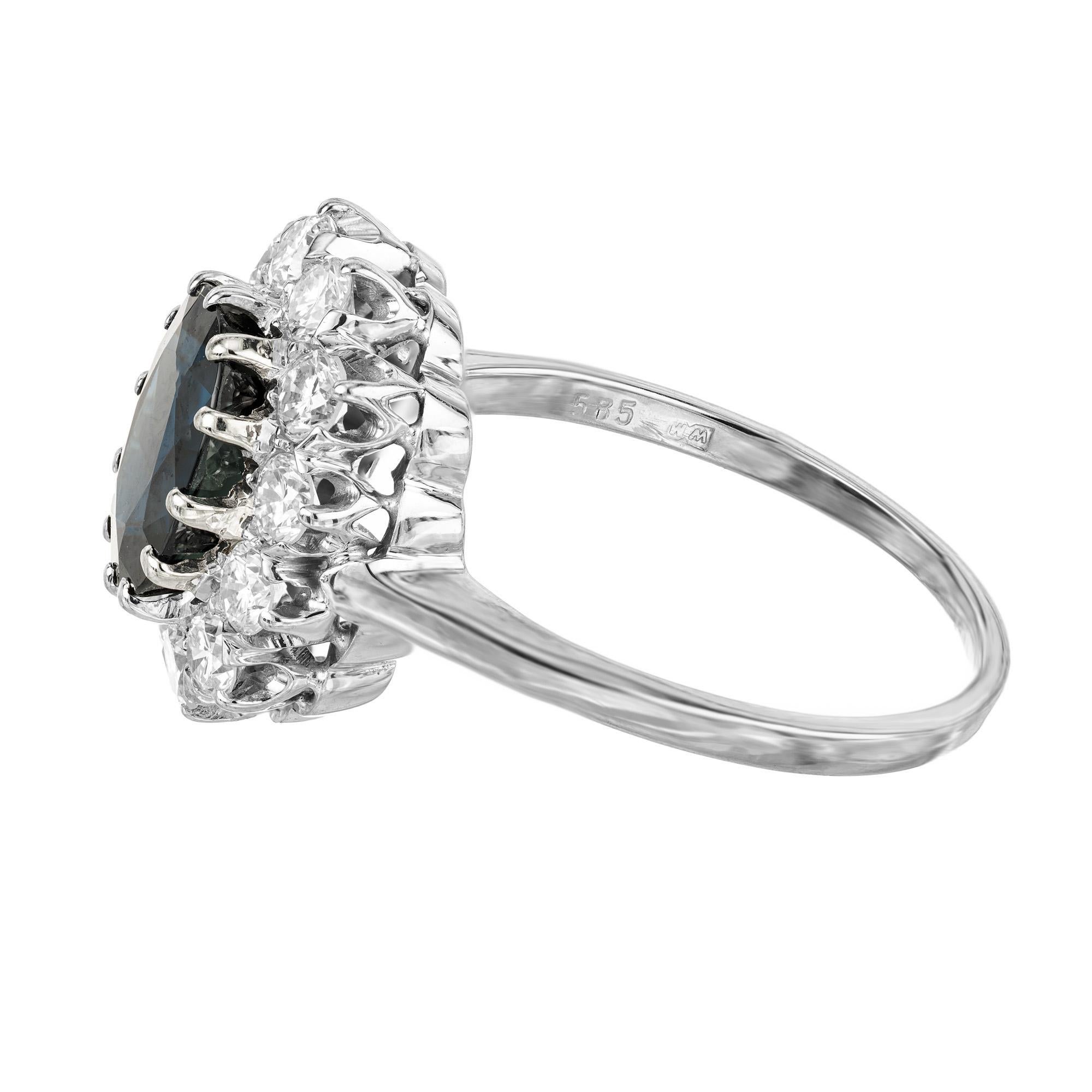 Anello di fidanzamento in oro con diamante aureolato con zaffiro blu certificato GIA da 3,07 carati in vendita 1