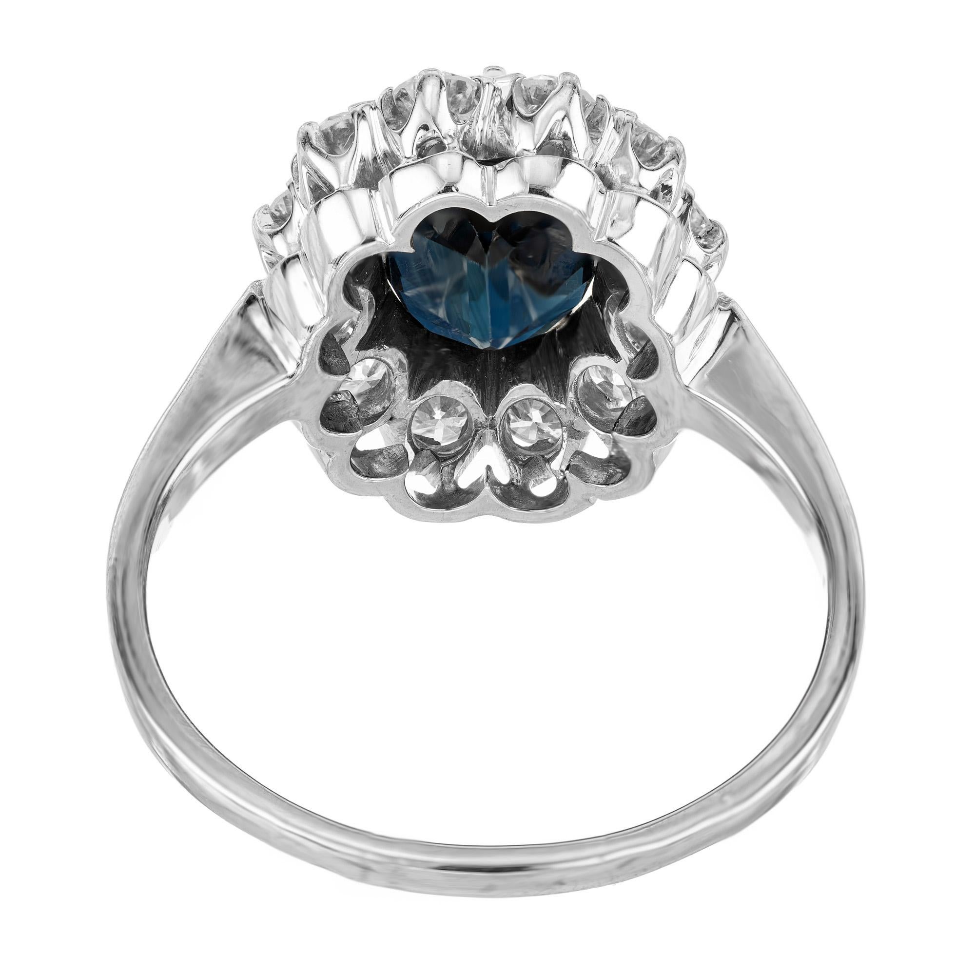 Anello di fidanzamento in oro con diamante aureolato con zaffiro blu certificato GIA da 3,07 carati in vendita 2