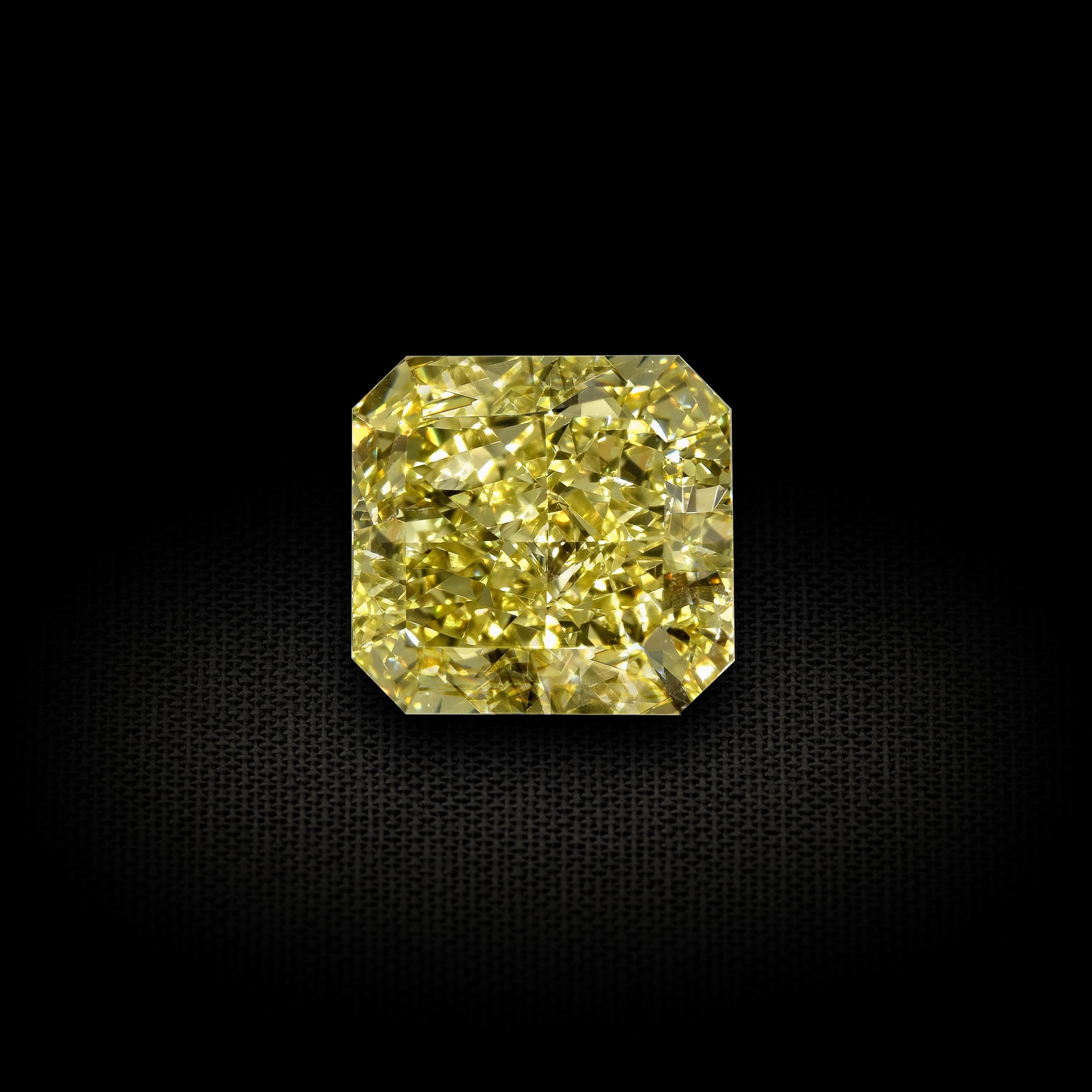 GIA Certified 3.07 Carat Radiant Cut Yellow Diamond Ring In New Condition For Sale In New York, NY