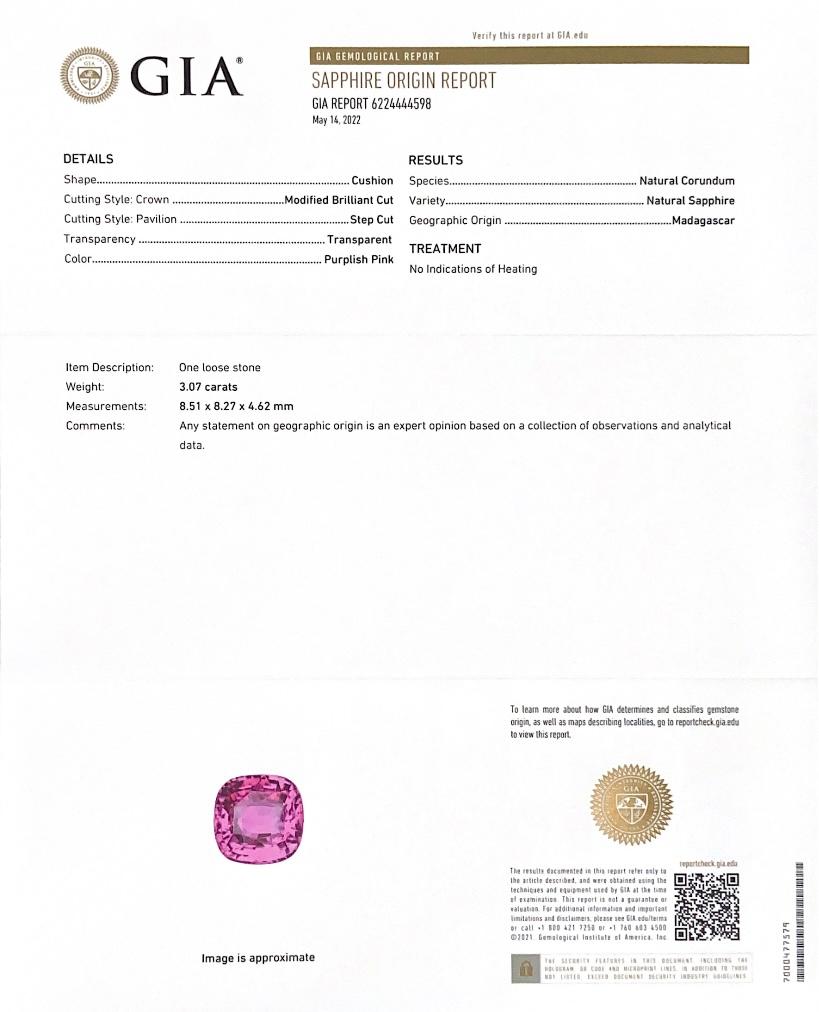 Identification : Saphir rose naturel

• Carat : 3,07 carats

• Forme : Coussin

• Dimensions : 8,51 x 8,27 x 4,62 mm

• Couleur : rose pourpre

• Coupe : Modifié Brilliante/Étape

Le rose, une couleur qui fait ressortir l'enfant qui sommeille en