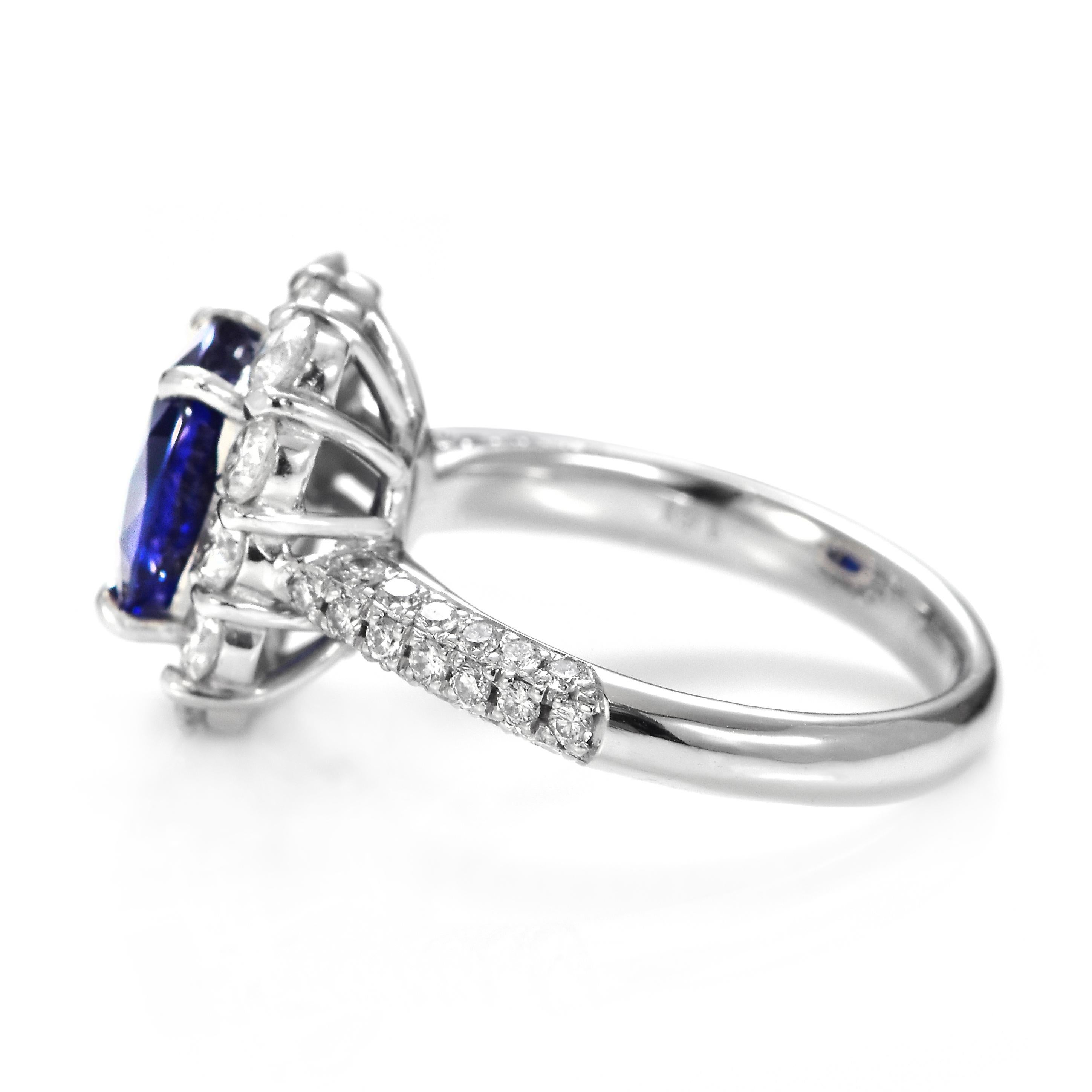 Bague en platine sertie d'un saphir de 3,08 carats et d'un halo de diamants certifié GIA en vente 4