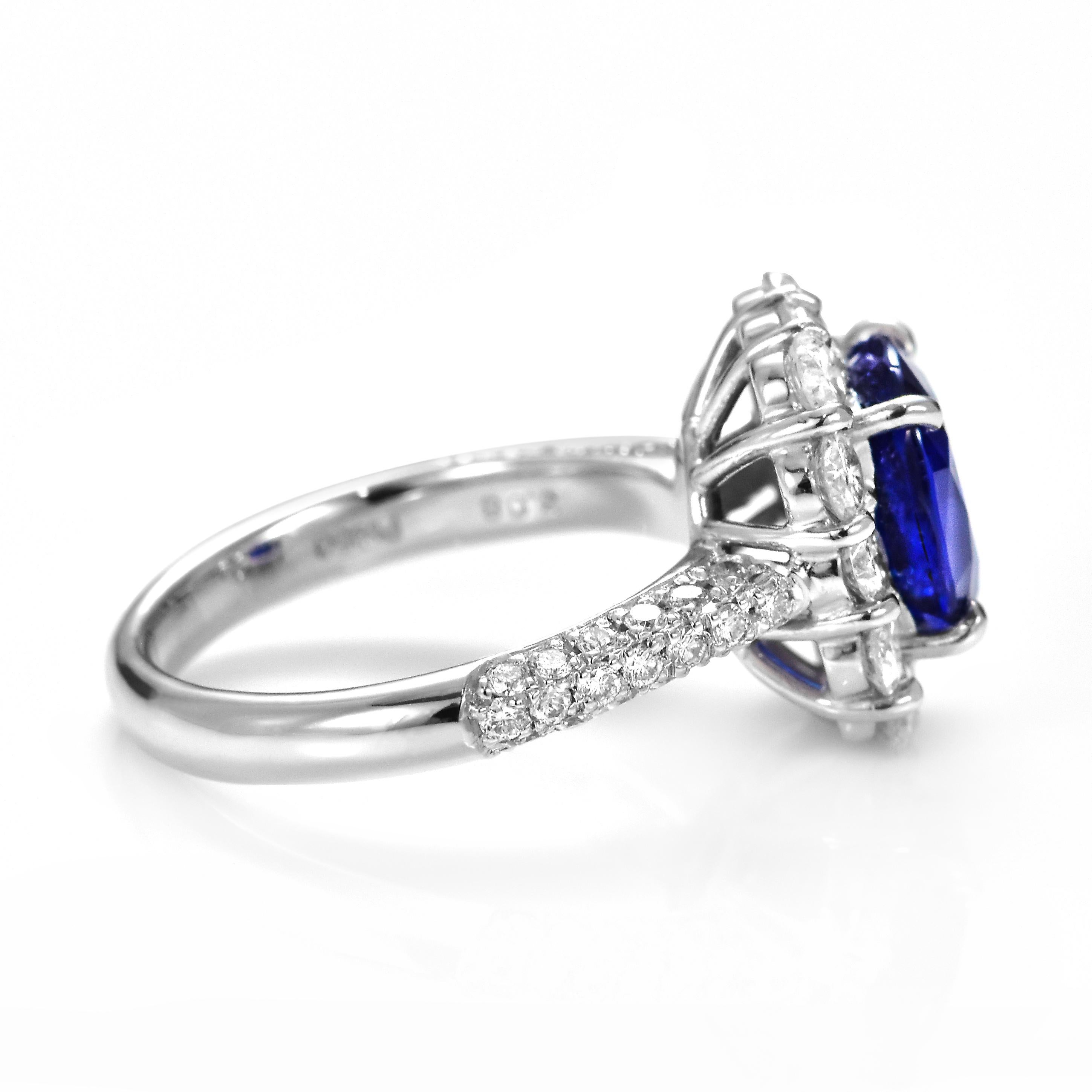 Bague en platine sertie d'un saphir de 3,08 carats et d'un halo de diamants certifié GIA en vente 5