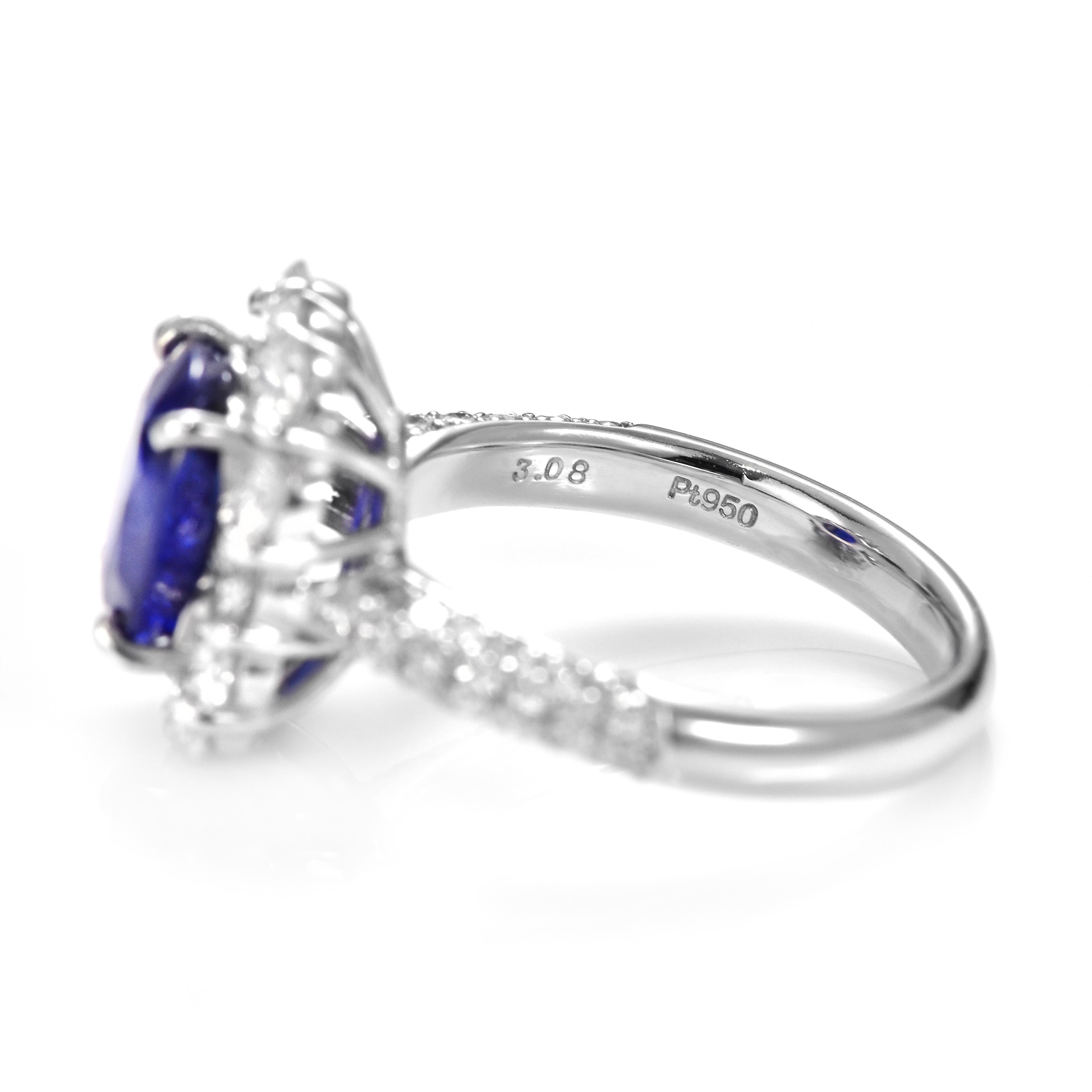 Bague en platine sertie d'un saphir de 3,08 carats et d'un halo de diamants certifié GIA en vente 2