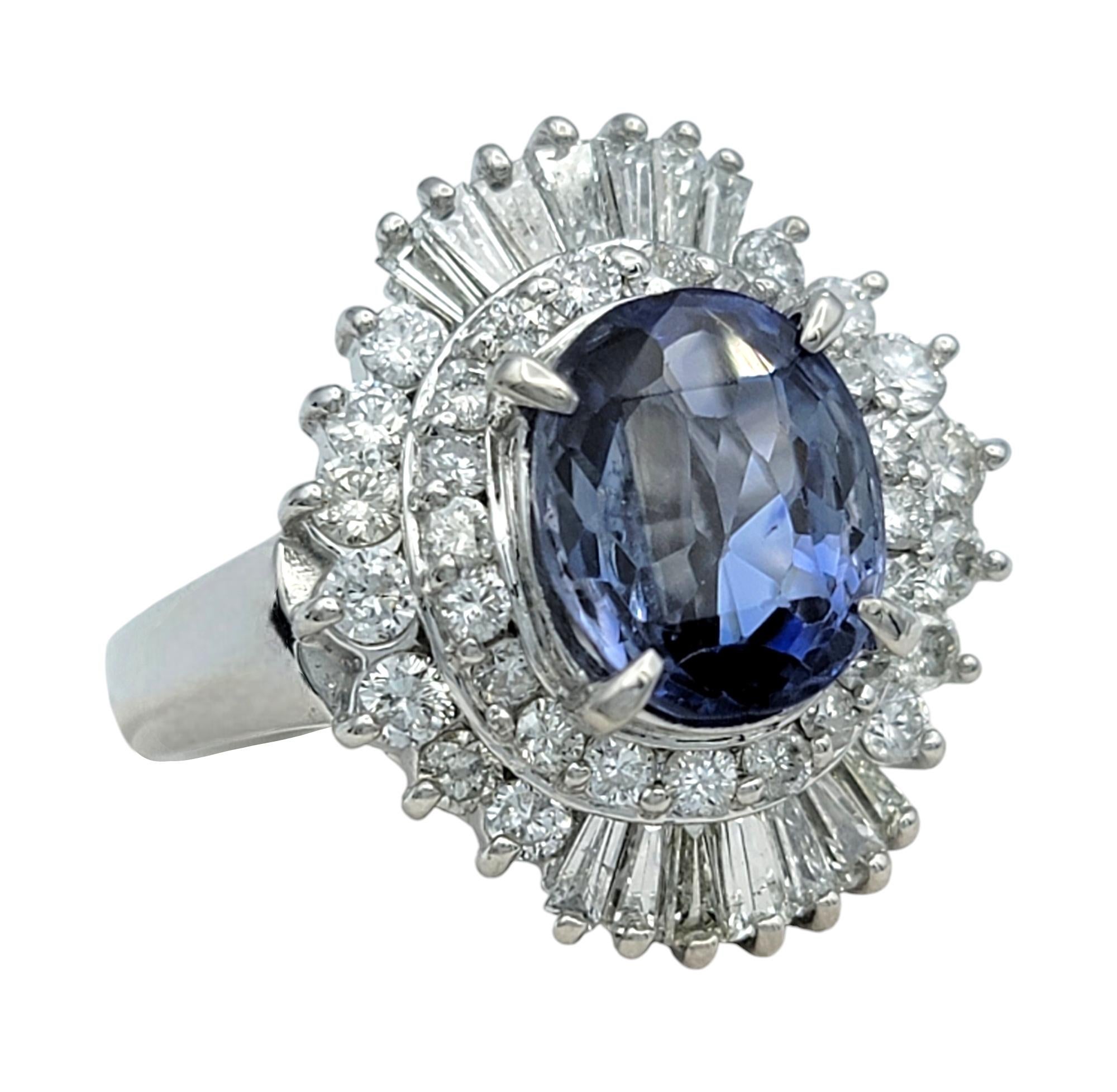Anillo de platino con diamantes y zafiro ovalado de Madagascar de 3,09 quilates certificado por el GIA Contemporáneo en venta