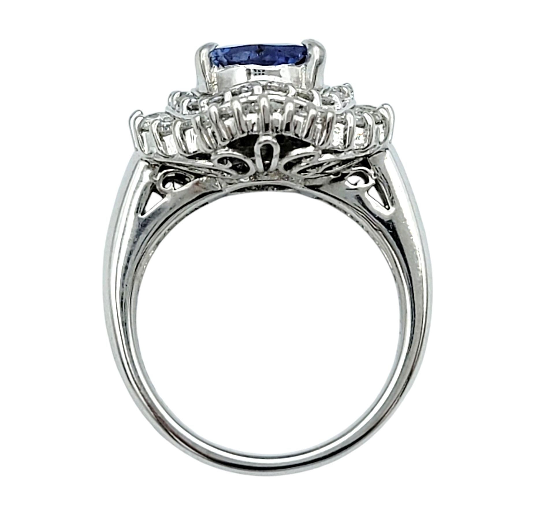 Anillo de platino con diamantes y zafiro ovalado de Madagascar de 3,09 quilates certificado por el GIA en Bueno estado para la venta en Scottsdale, AZ