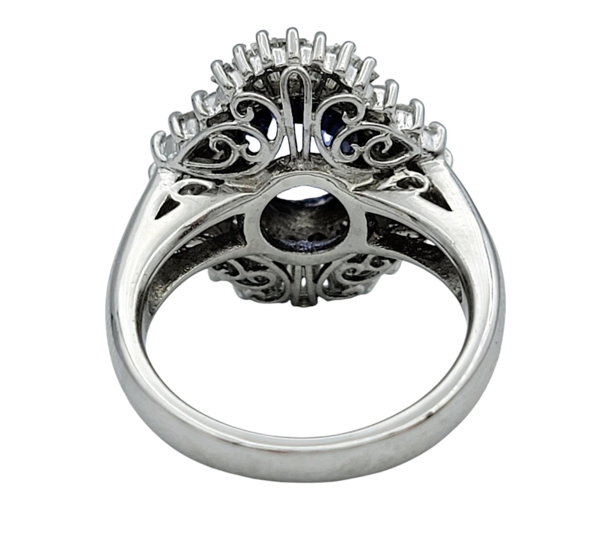 De las mujeres Anillo de platino con diamantes y zafiro ovalado de Madagascar de 3,09 quilates certificado por el GIA en venta