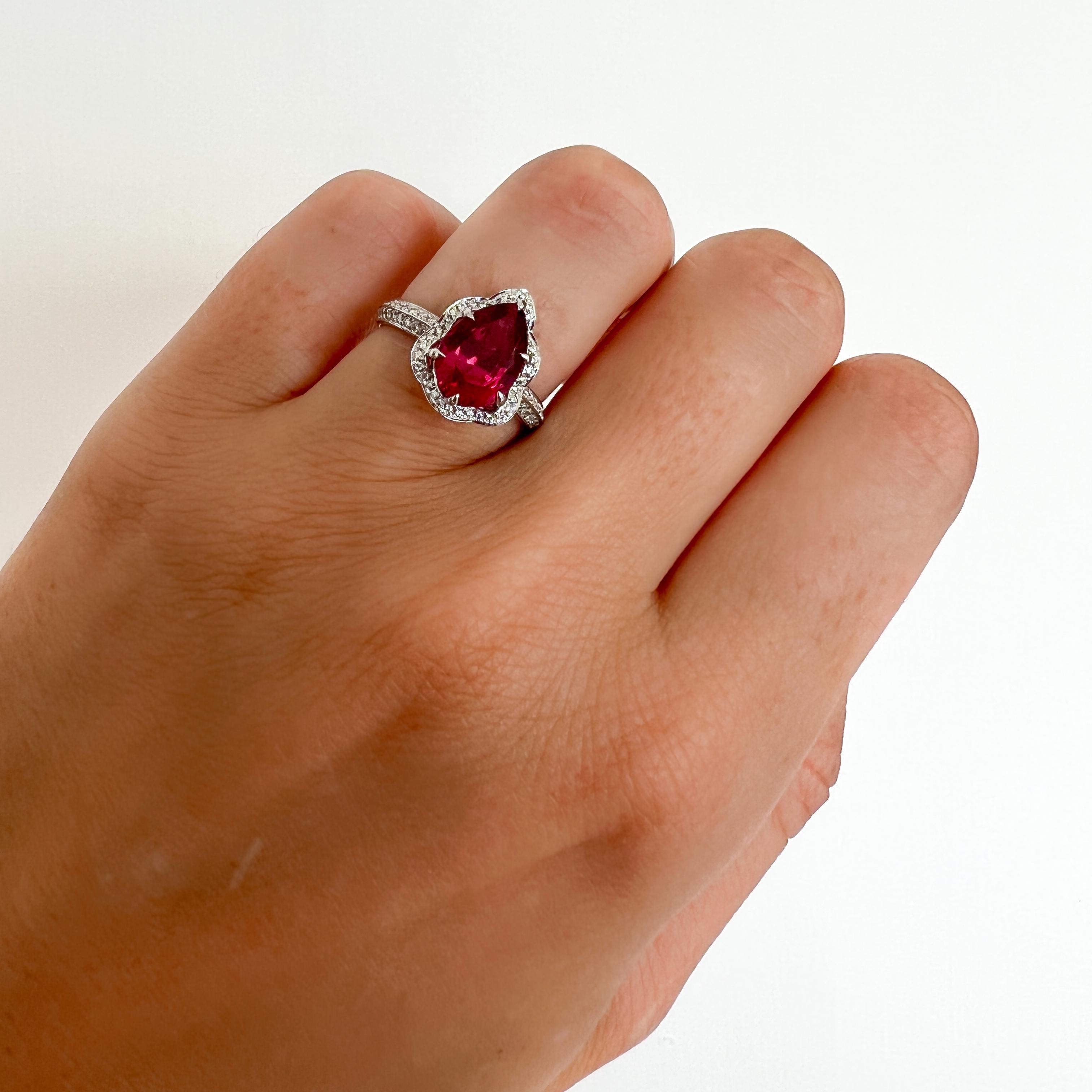 GIA Certified 3.09ct Red Spinel Diamond Cocktail Ring Ornate Halo In New Condition For Sale In Sai Kung District, HK