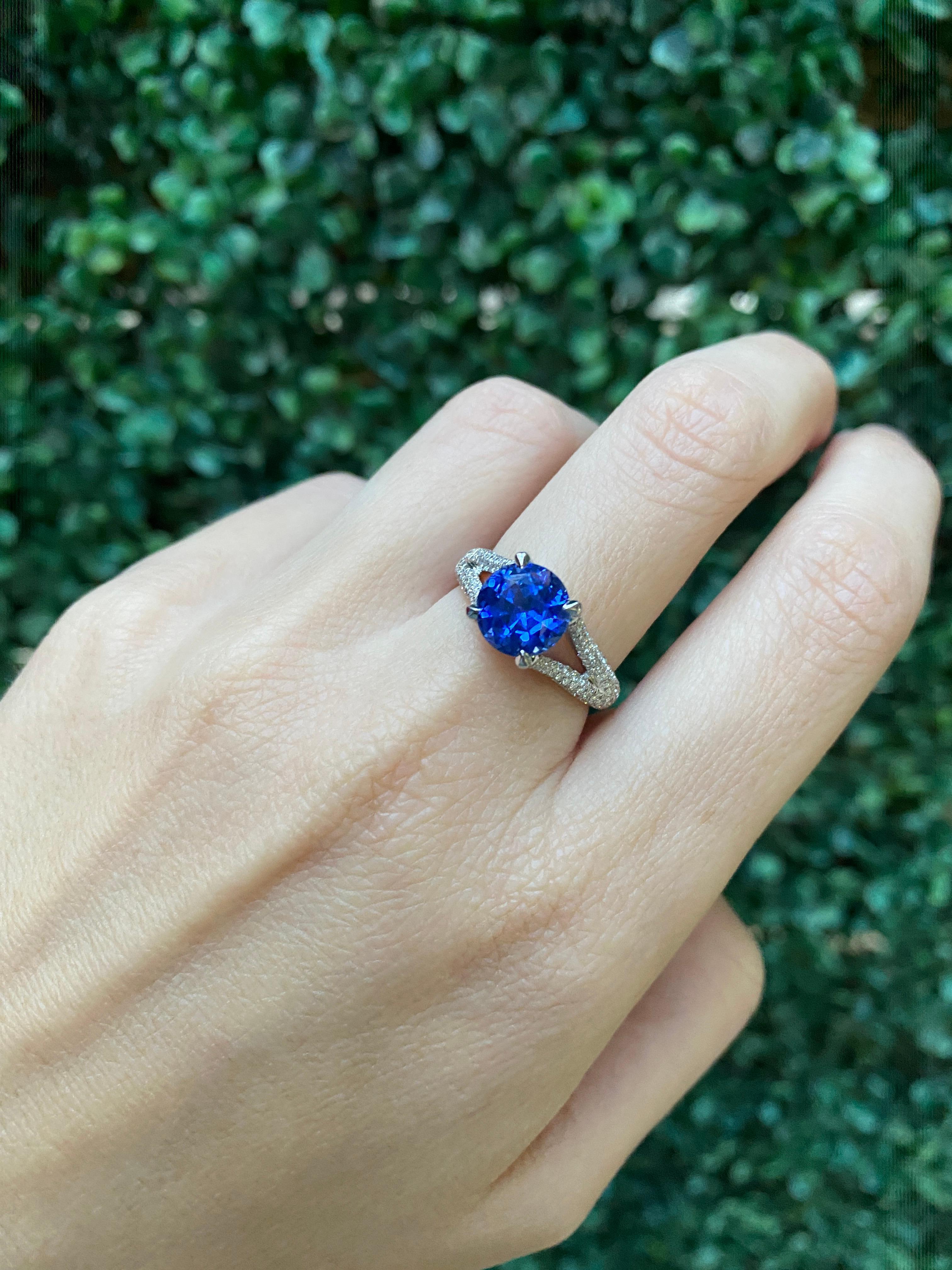 Women's GIA Certified 3.10 Carat Ceylon Blue Sapphire & 0.58ctw Diamond Ring For Sale