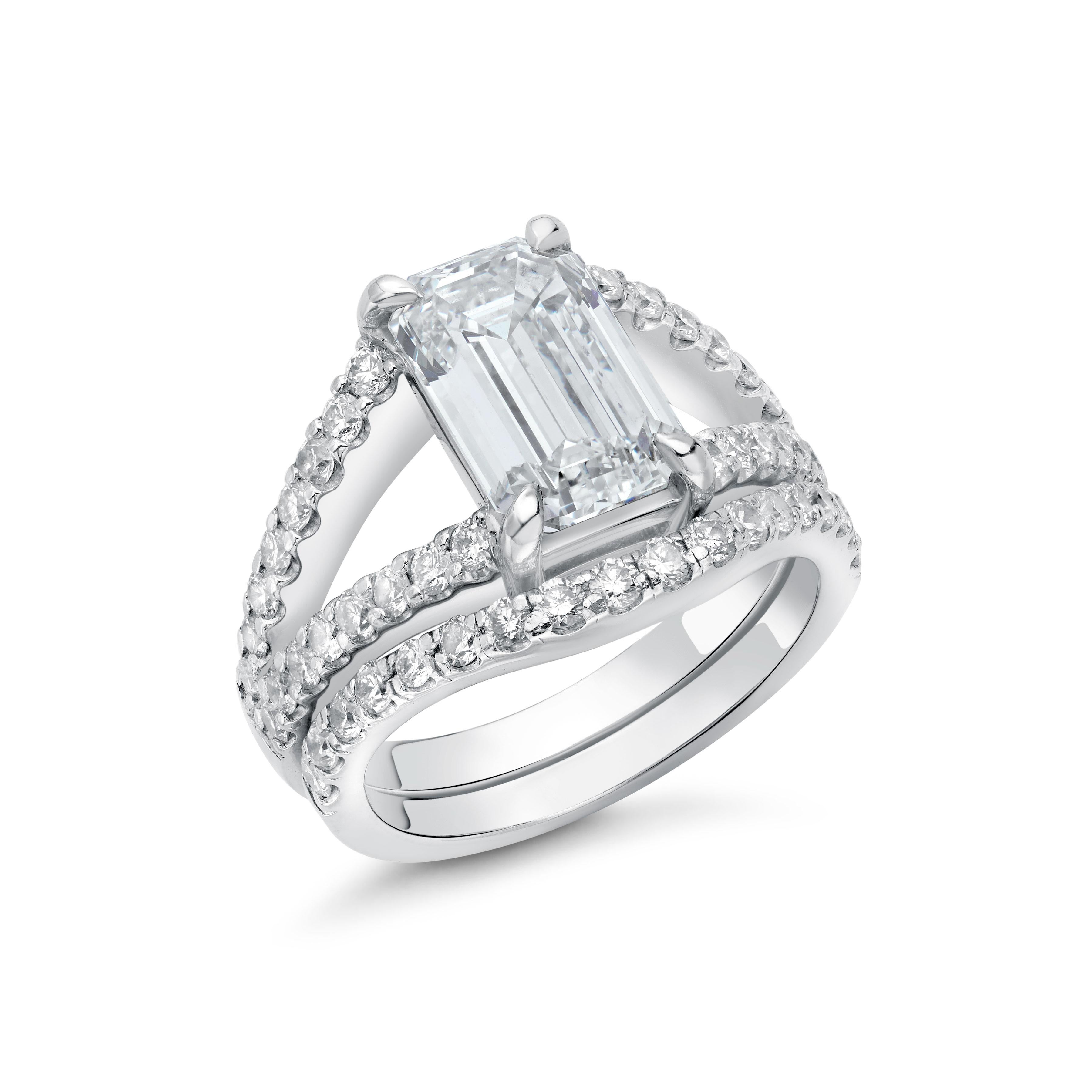 Anillo de compromiso y banda de diamantes talla esmeralda de 3,10 quilates con certificación GIA Corte esmeralda en venta