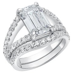 Anello di fidanzamento e fascia con diamanti taglio smeraldo da 3,10 carati certificati GIA