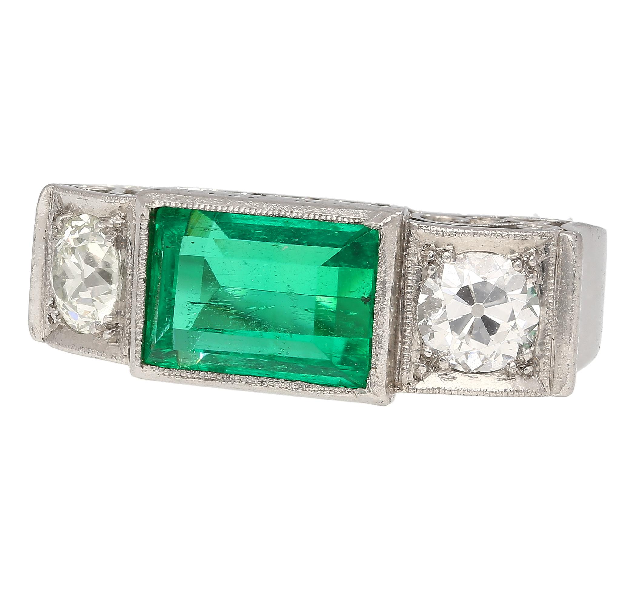 GIA-zertifizierter 3,10 Karat Muzo-Diamantring mit kolumbianischem Smaragd im Altschliff (Retro) im Angebot