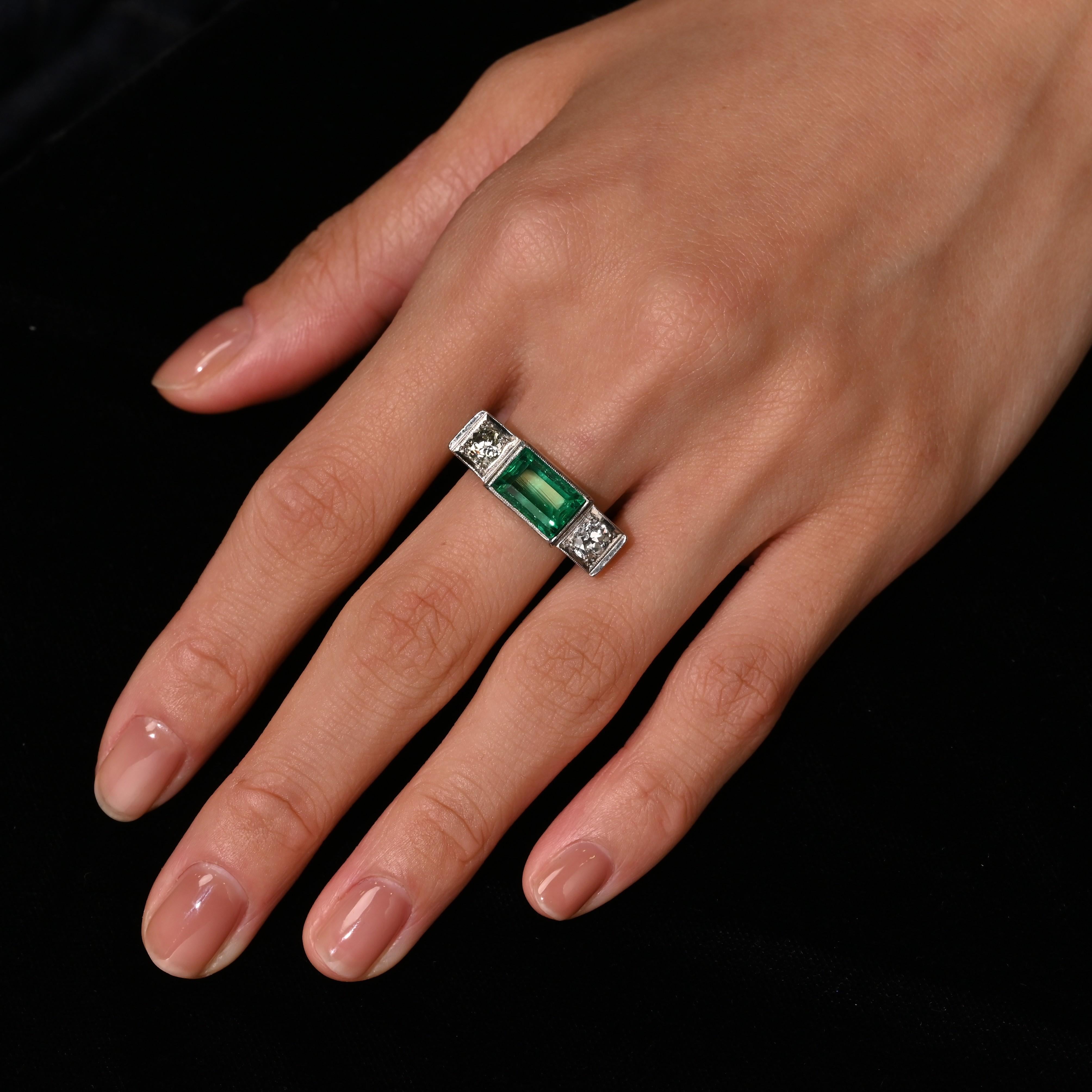 Anillo de diamantes talla antigua y esmeralda colombiana Muzo de 3,10 quilates, certificado por GIA en venta 3