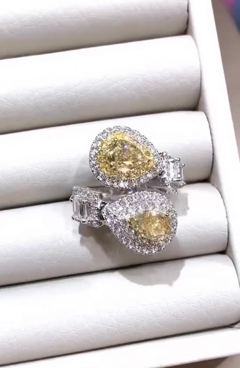 GIA Certified 3.10 Ct Fancy Light Brownish Yellow/White Diamonds 18K Gold Ring For Sale 2