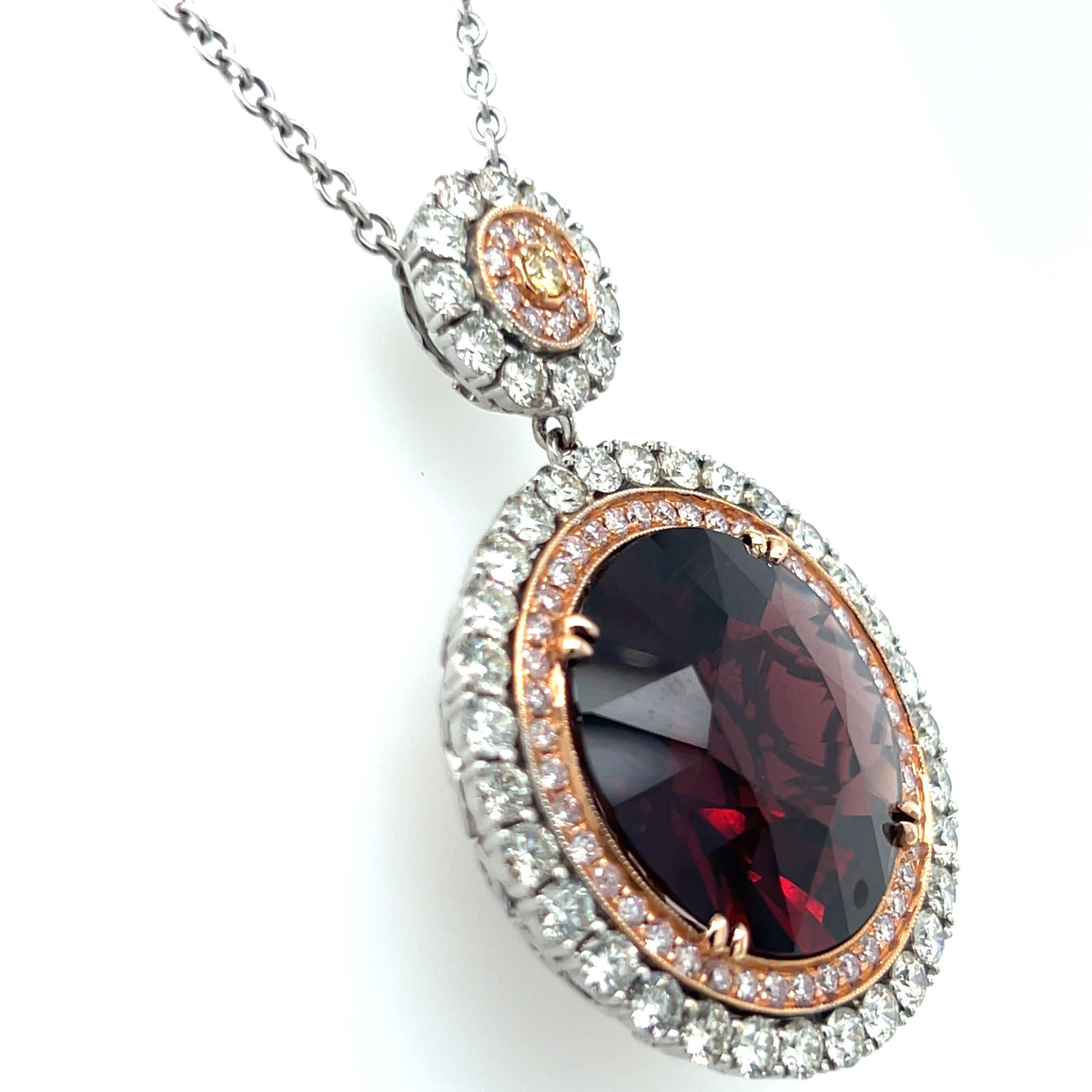 Halskette mit GIA-zertifiziertem 31.02 Karat rotem Spinell-Diamant-Anhänger im Rundschliff Damen im Angebot