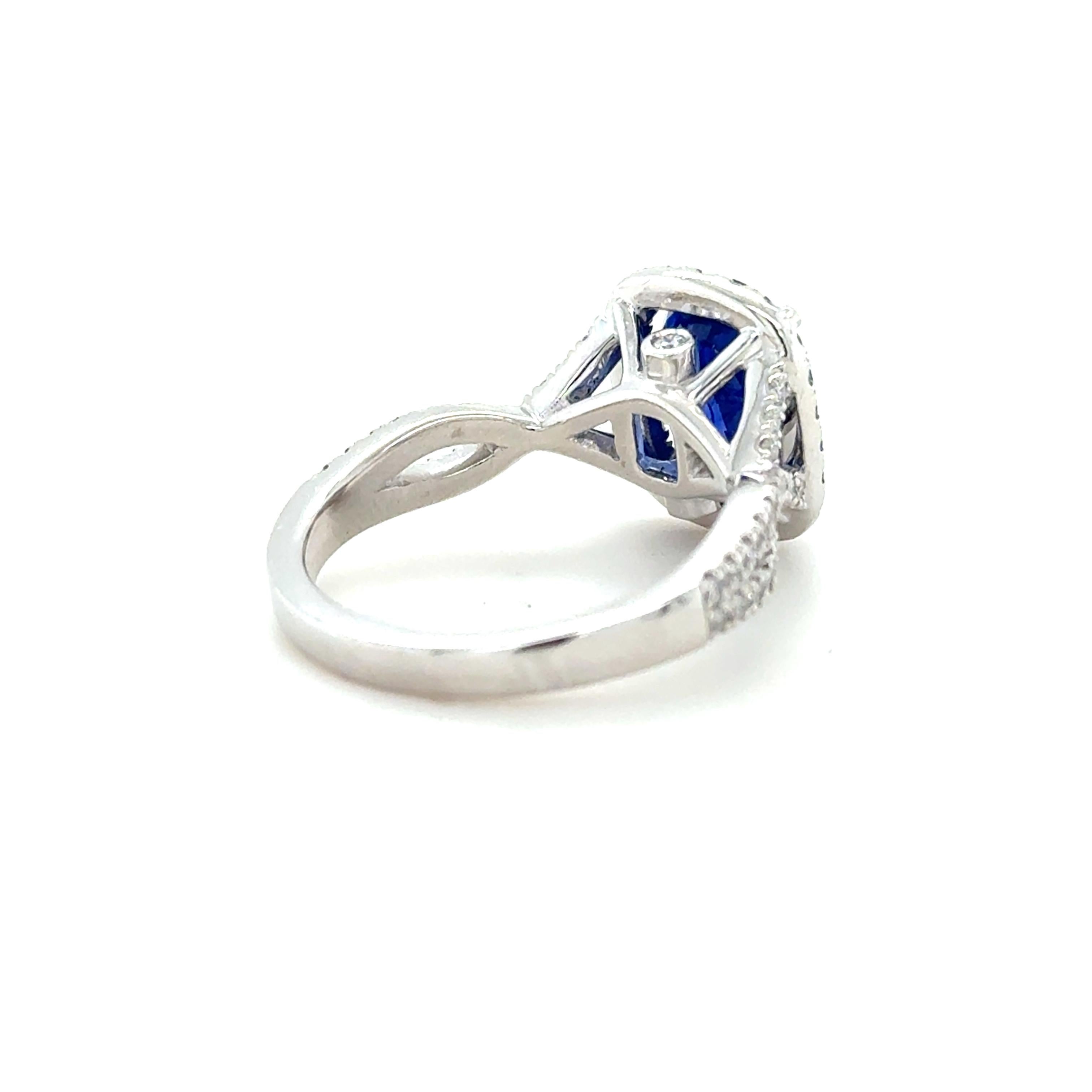 GIA Certified 3.11 Carat Ceylon Sapphire and Diamond Ring In Excellent Condition For Sale In Chicago, IL