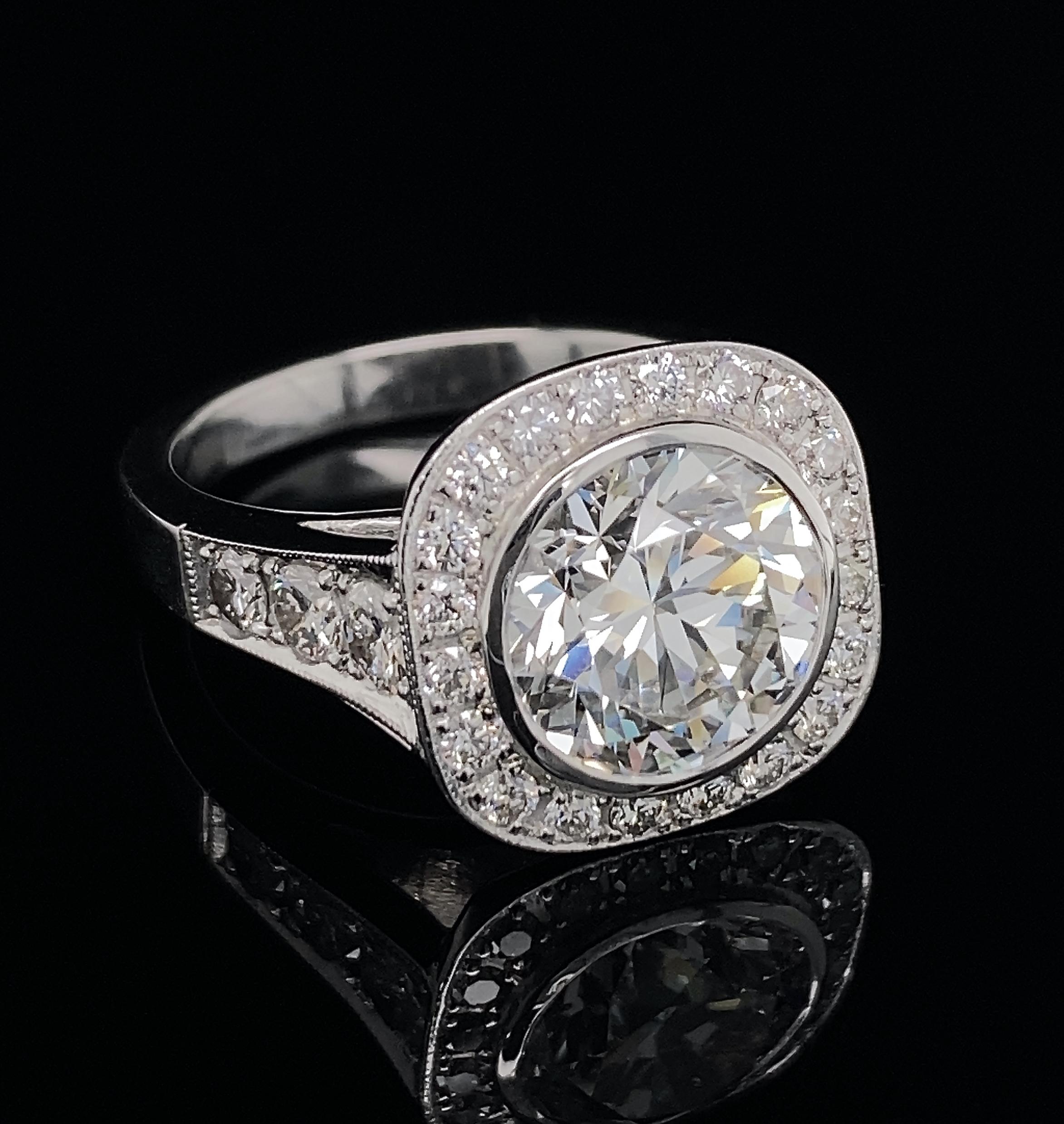 This amazing and important round, brilliant cut diamond is set in an impressive cushion-shaped halo ring with cathedral shoulders and a squared shank.

The GIA certficate, from 2014, shows: a weight of 3.12 carats; E color; VVS2 clarity; 