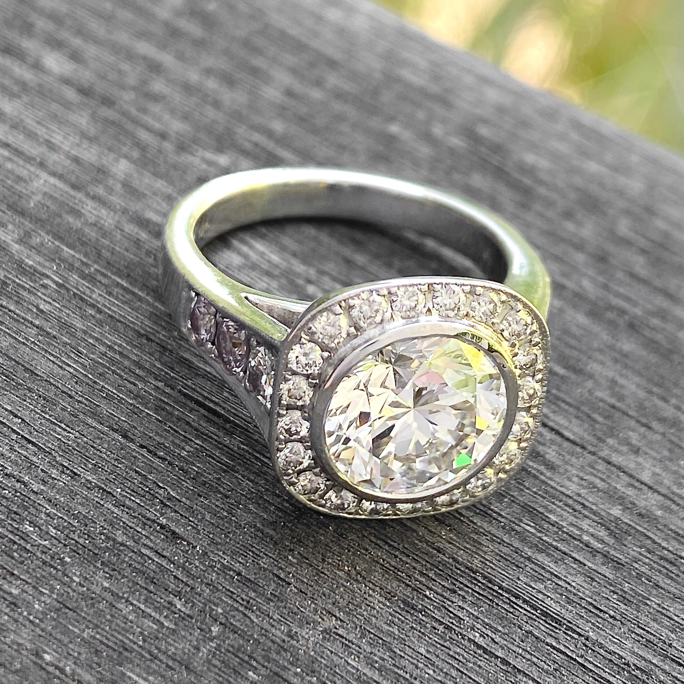 GIA-Certified 3.12 Carat E-VVS2 Diamond Engagement Ring in 18 Karat White Gold In New Condition In Sherman Oaks, CA
