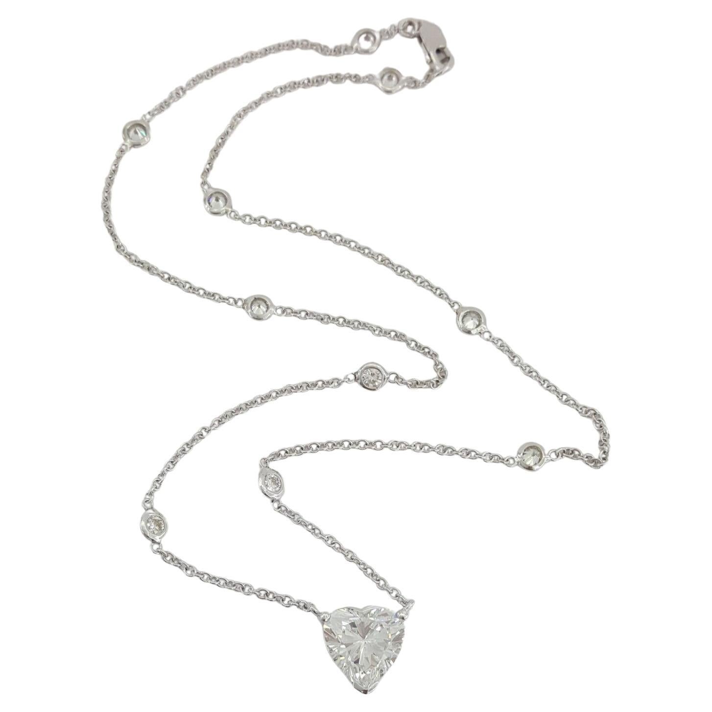 Platin-Halskette mit GIA-zertifiziertem 3,12 Karat rundem Herz-Diamant-Anhänger im Zustand „Neu“ im Angebot in Rome, IT