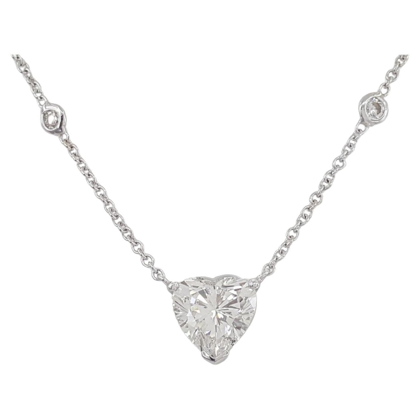 Platin-Halskette mit GIA-zertifiziertem 3,12 Karat rundem Herz-Diamant-Anhänger im Angebot