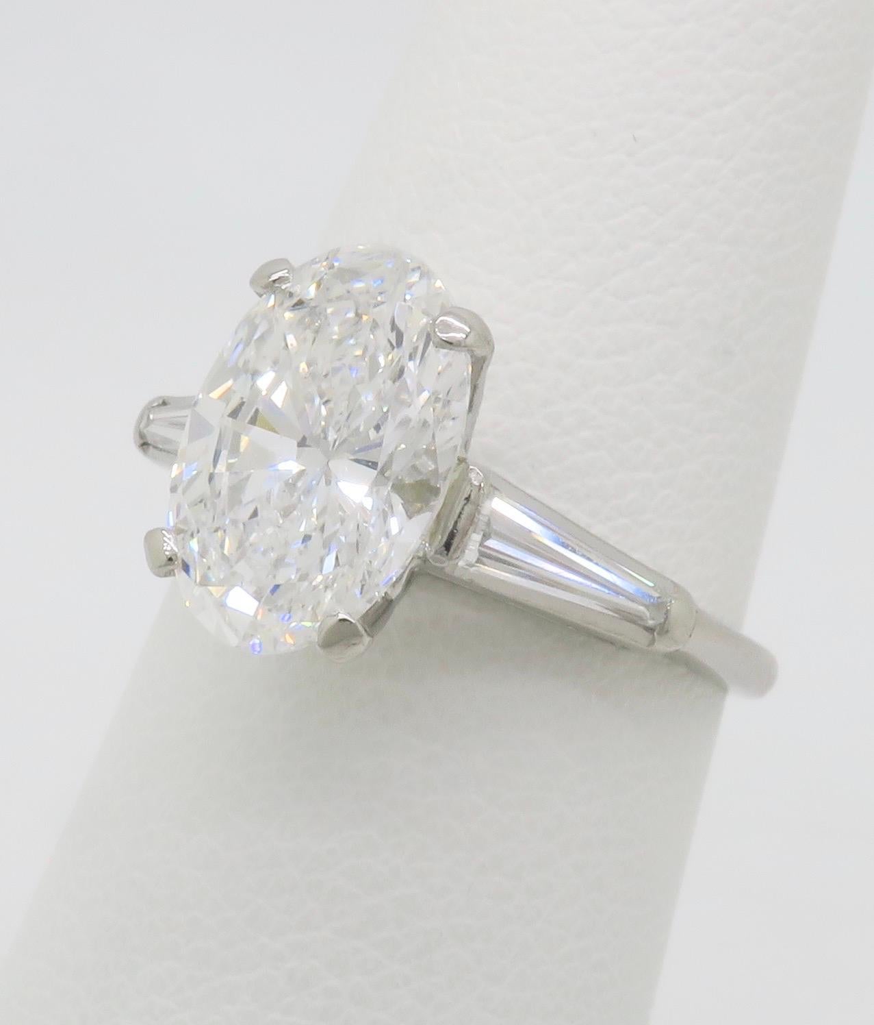 Women's or Men's GIA Certified 3.12CTW Oval Diamond Ring in Platinum