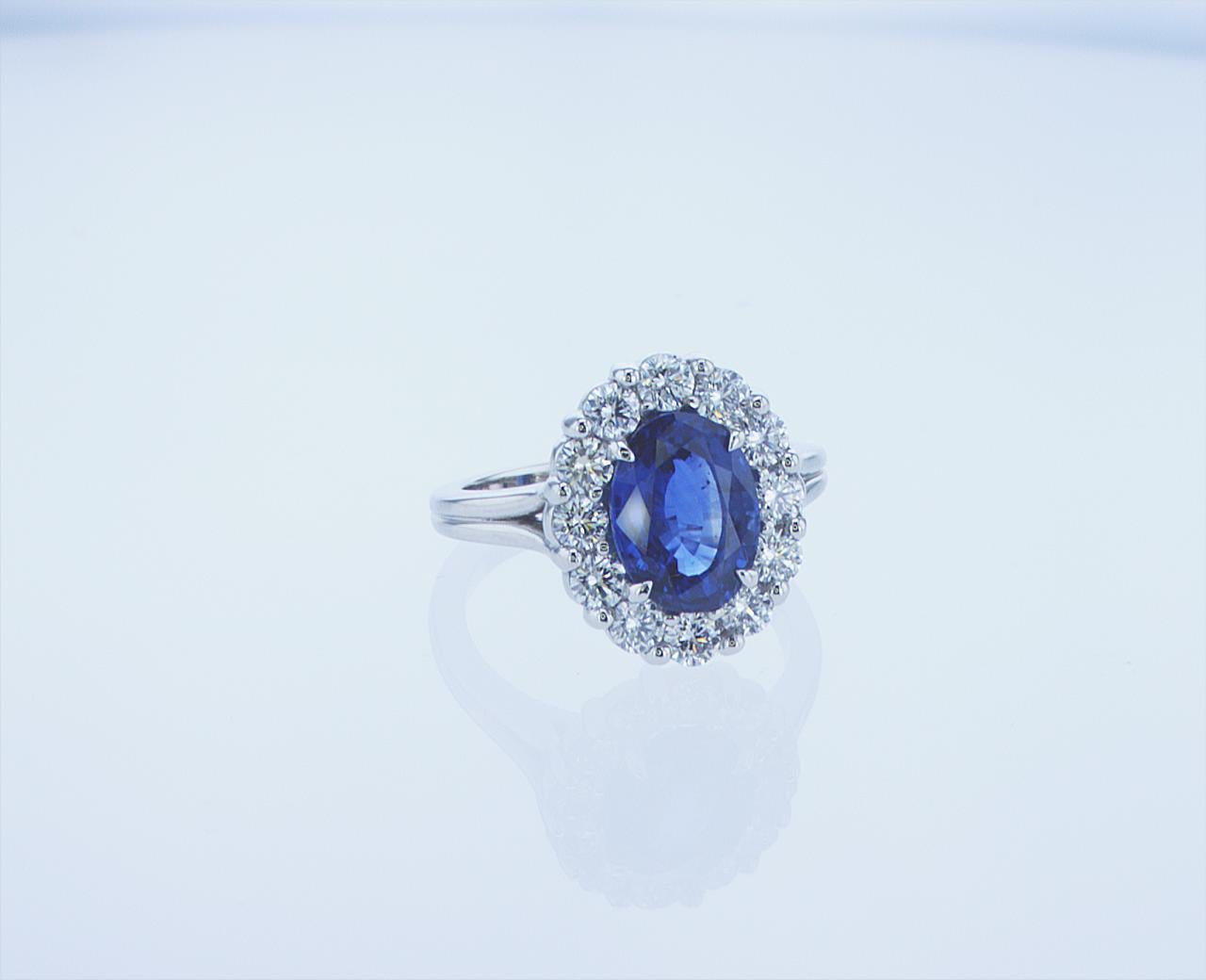 GIA Certified 3.13ct Oval Sapphire Cocktail Ring in Platinum For Sale 4