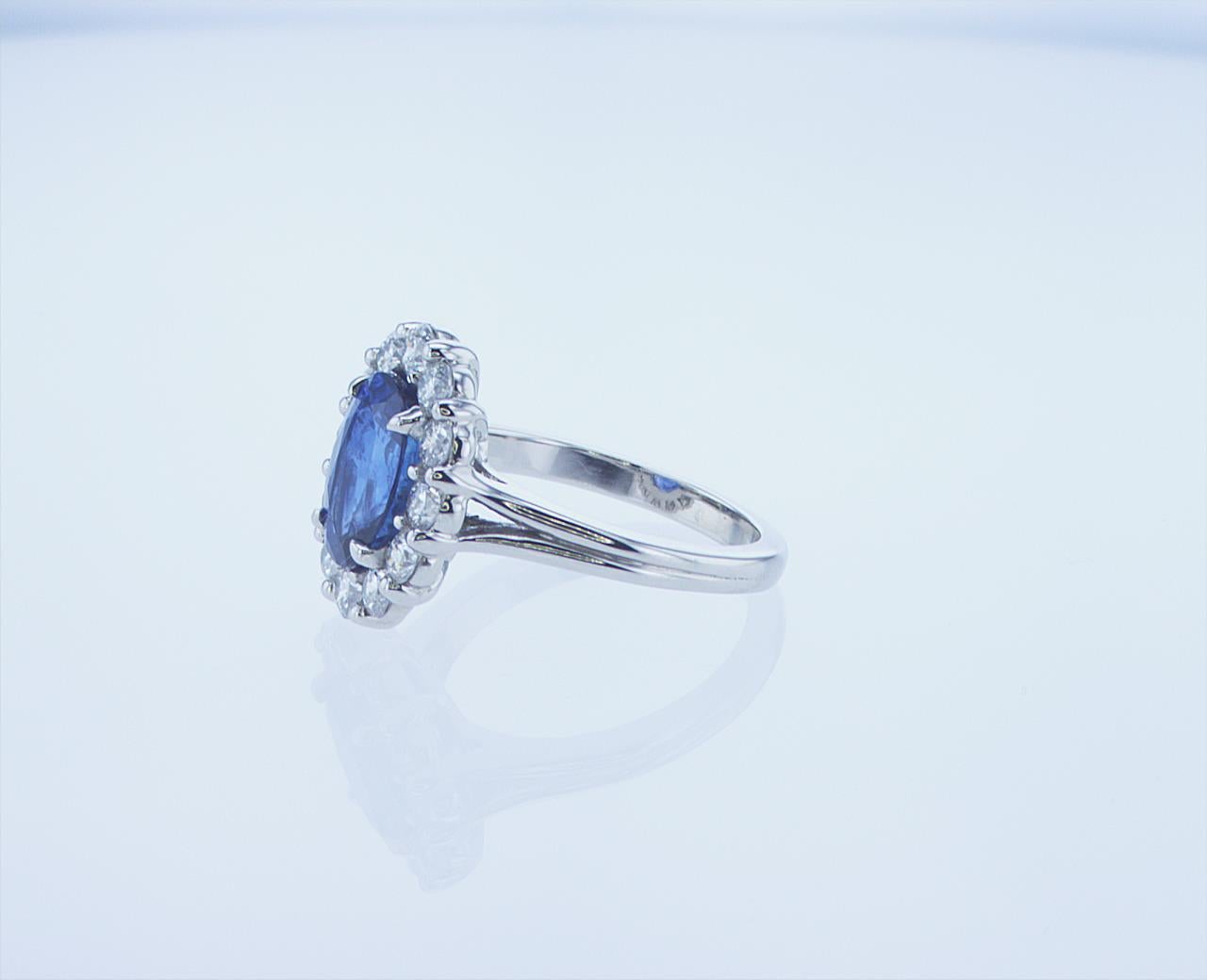 Modern GIA Certified 3.13ct Oval Sapphire Cocktail Ring in Platinum For Sale