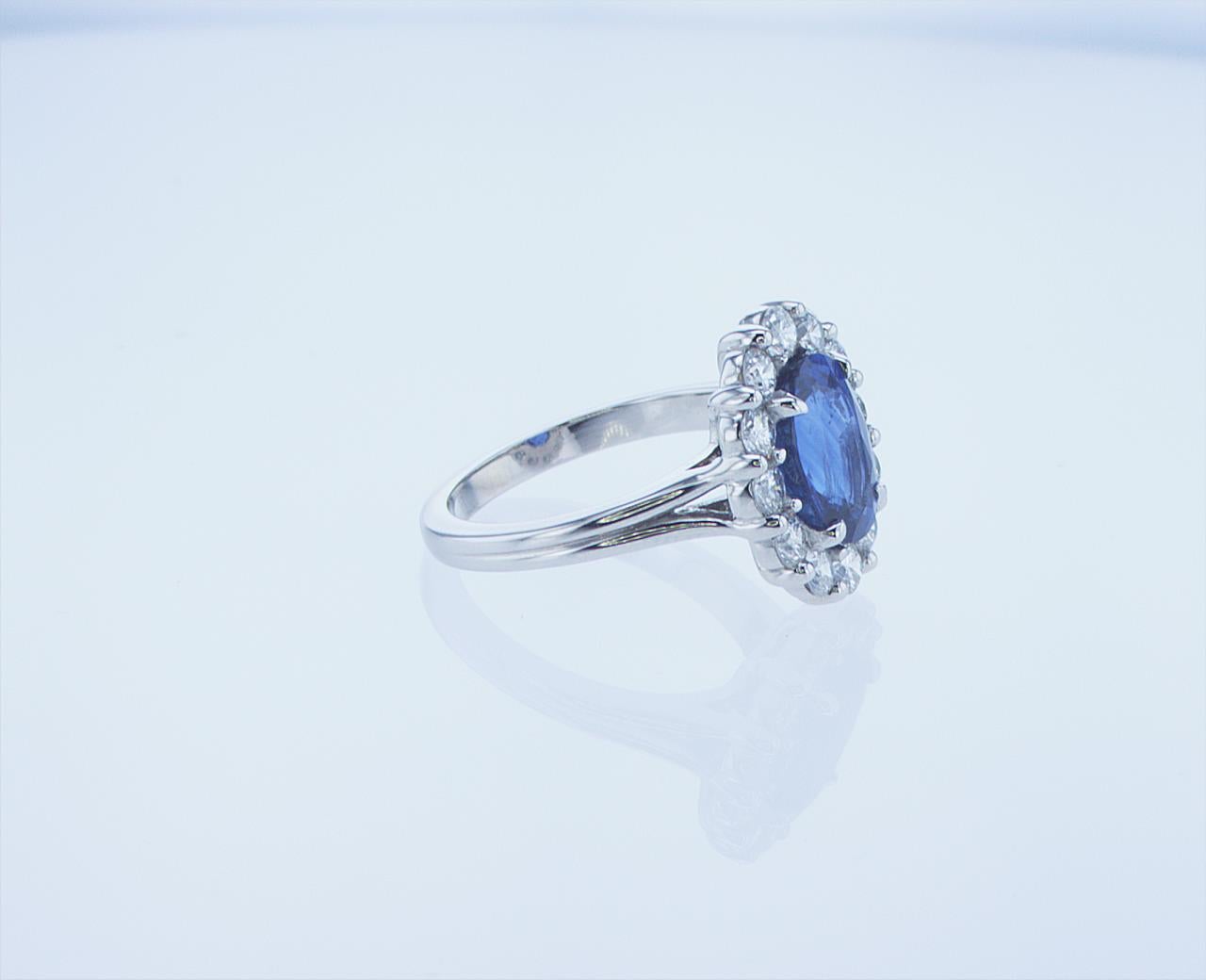 GIA Certified 3.13ct Oval Sapphire Cocktail Ring in Platinum For Sale 2