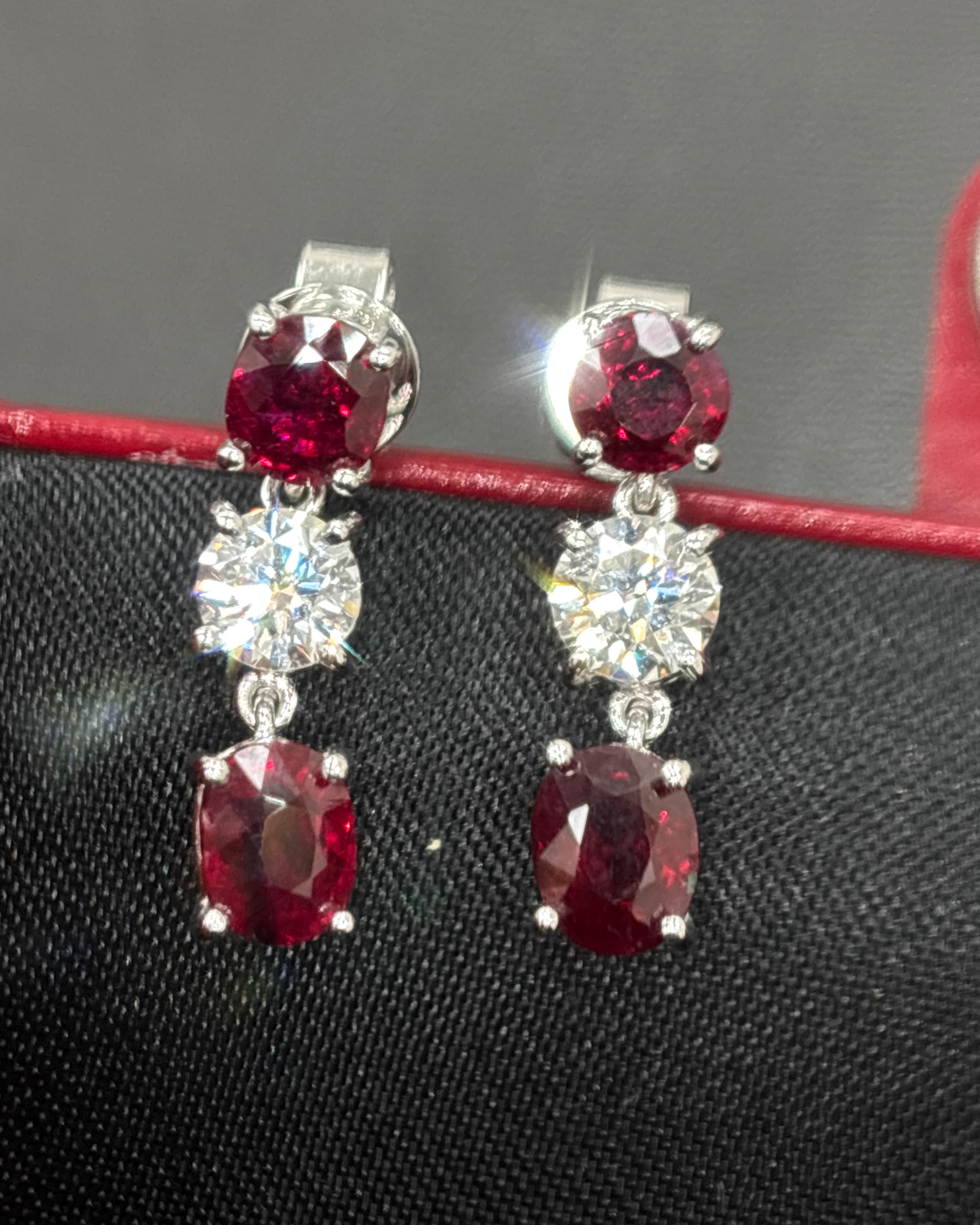 da uomo o donna Orecchini di diamanti rossi di Burma certificati GIA da 3,14 carati, senza calore e sangue di piccione in vendita