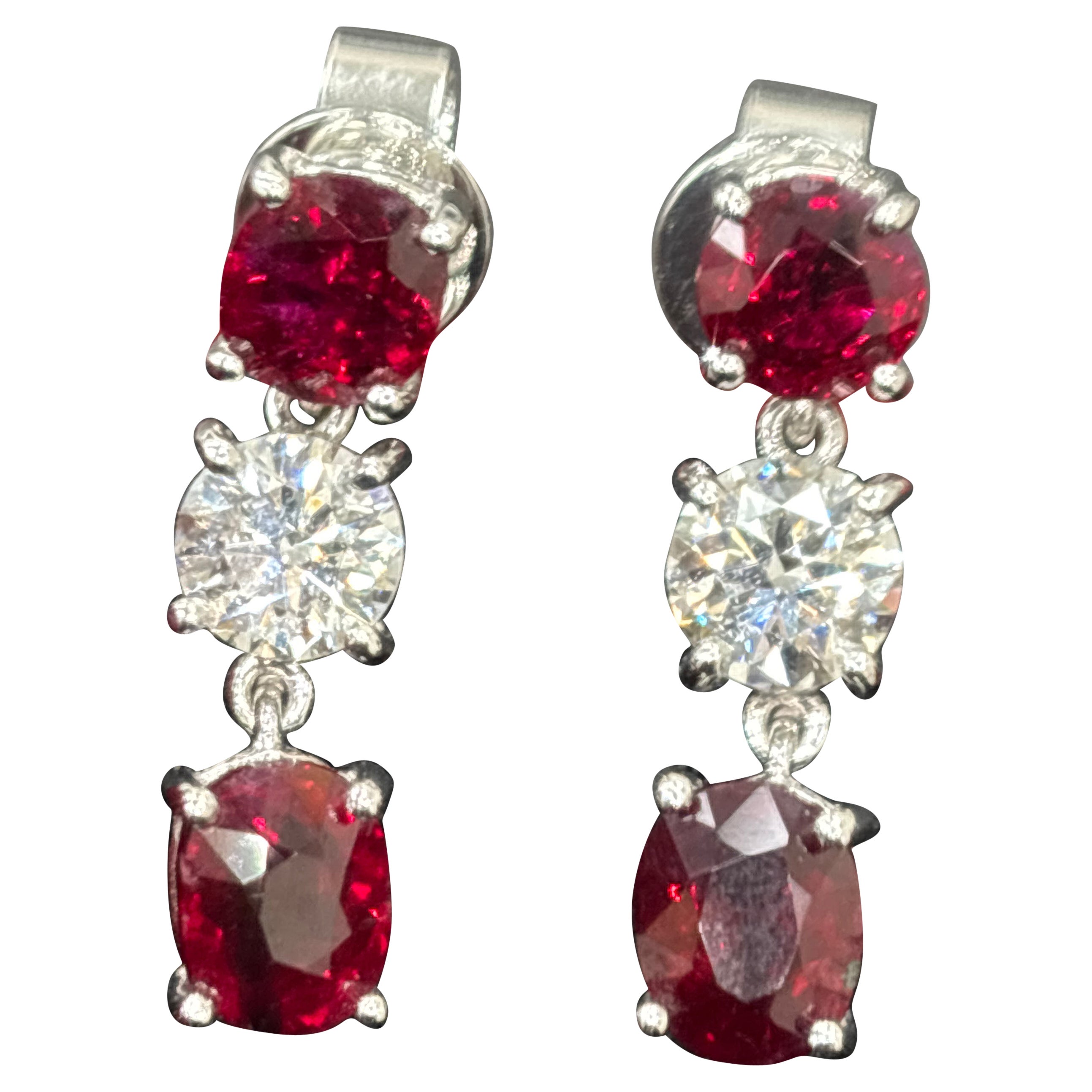 Boucles d'oreilles en diamant rouge rubis certifié GIA 3.14 carats Burma No Heat Pigeon's Blood