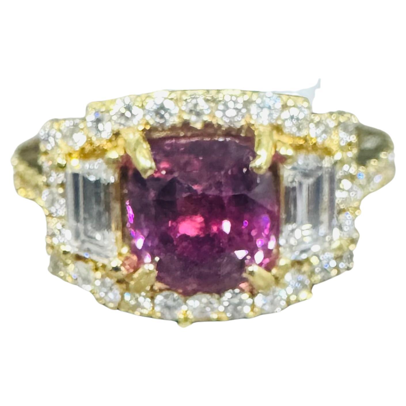 Contemporaneo Anello in oro bianco con zaffiro rosa taglio cuscino e diamante certificato GIA da 3.14 carati in vendita