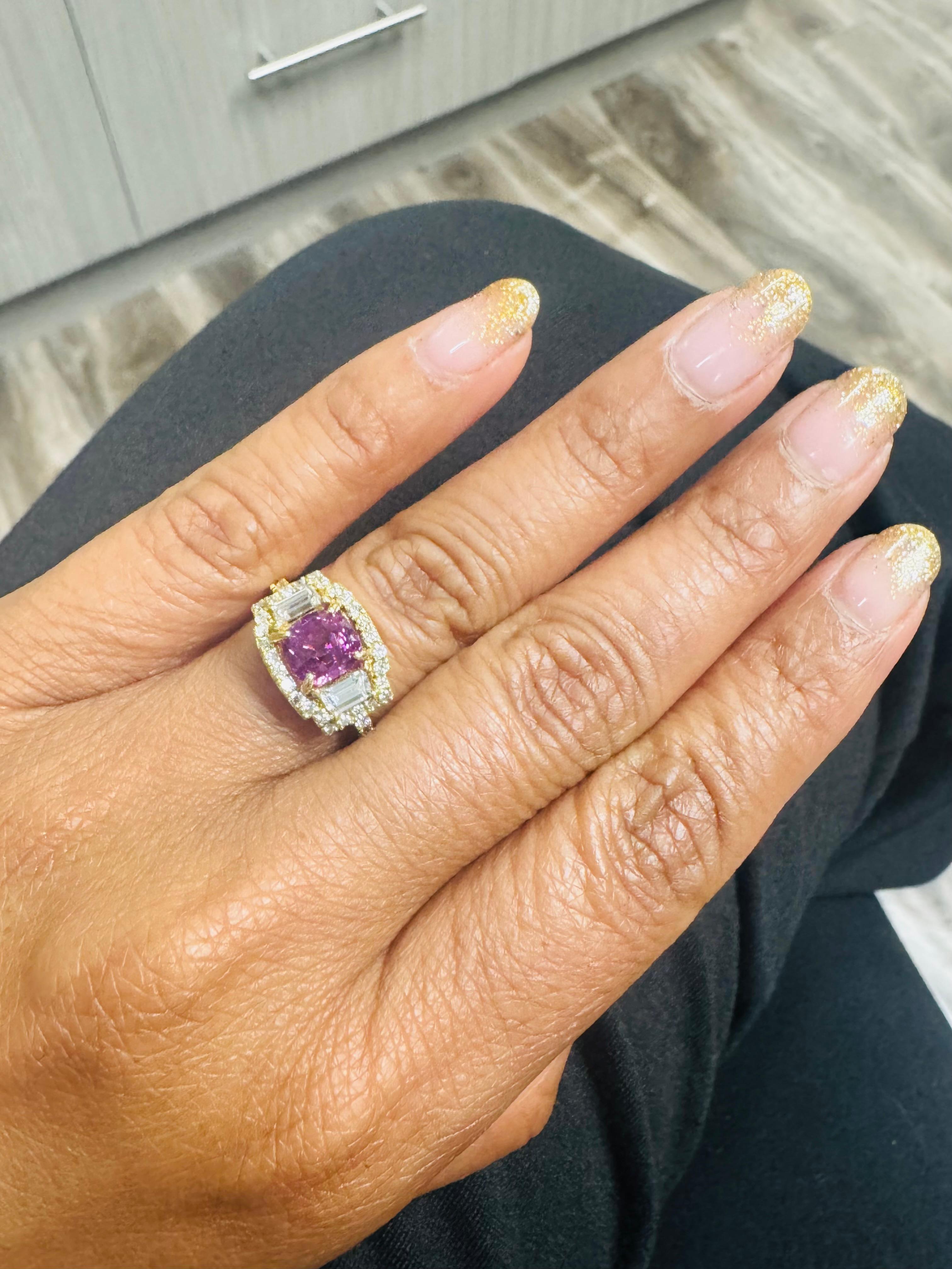 Donna Anello in oro bianco con zaffiro rosa taglio cuscino e diamante certificato GIA da 3.14 carati in vendita