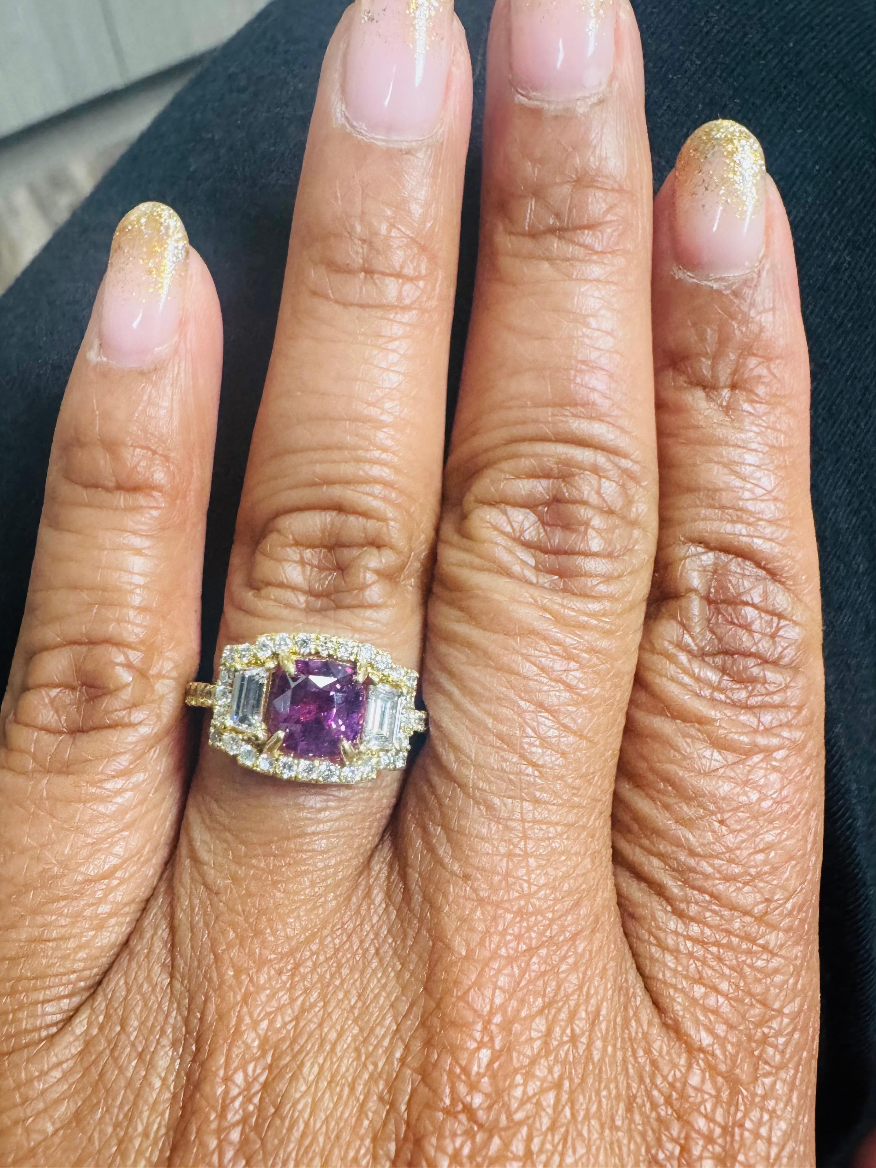 Anello in oro bianco con zaffiro rosa taglio cuscino e diamante certificato GIA da 3.14 carati in vendita 2