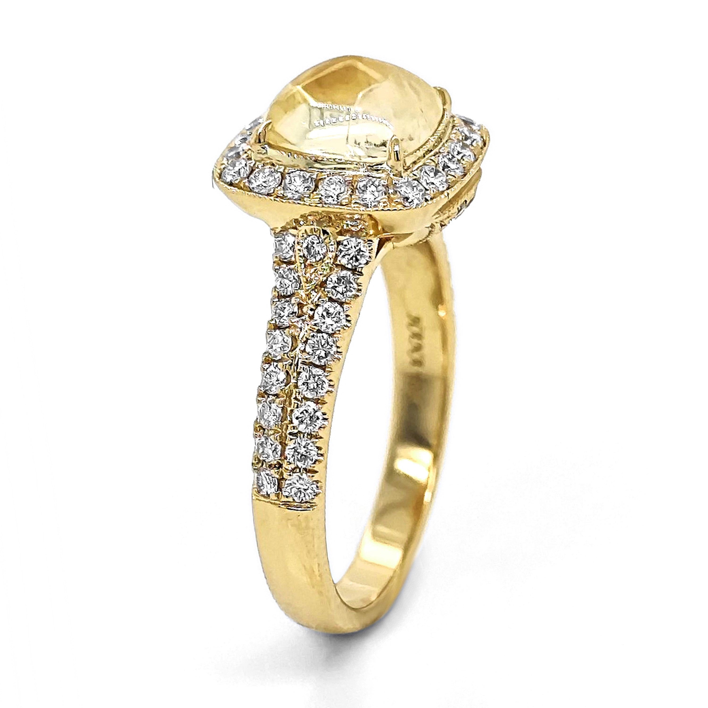 Bague en or jaune certifiée GIA de 3,14 carats de saphir jaune et de diamant blanc Neuf - En vente à New York, NY