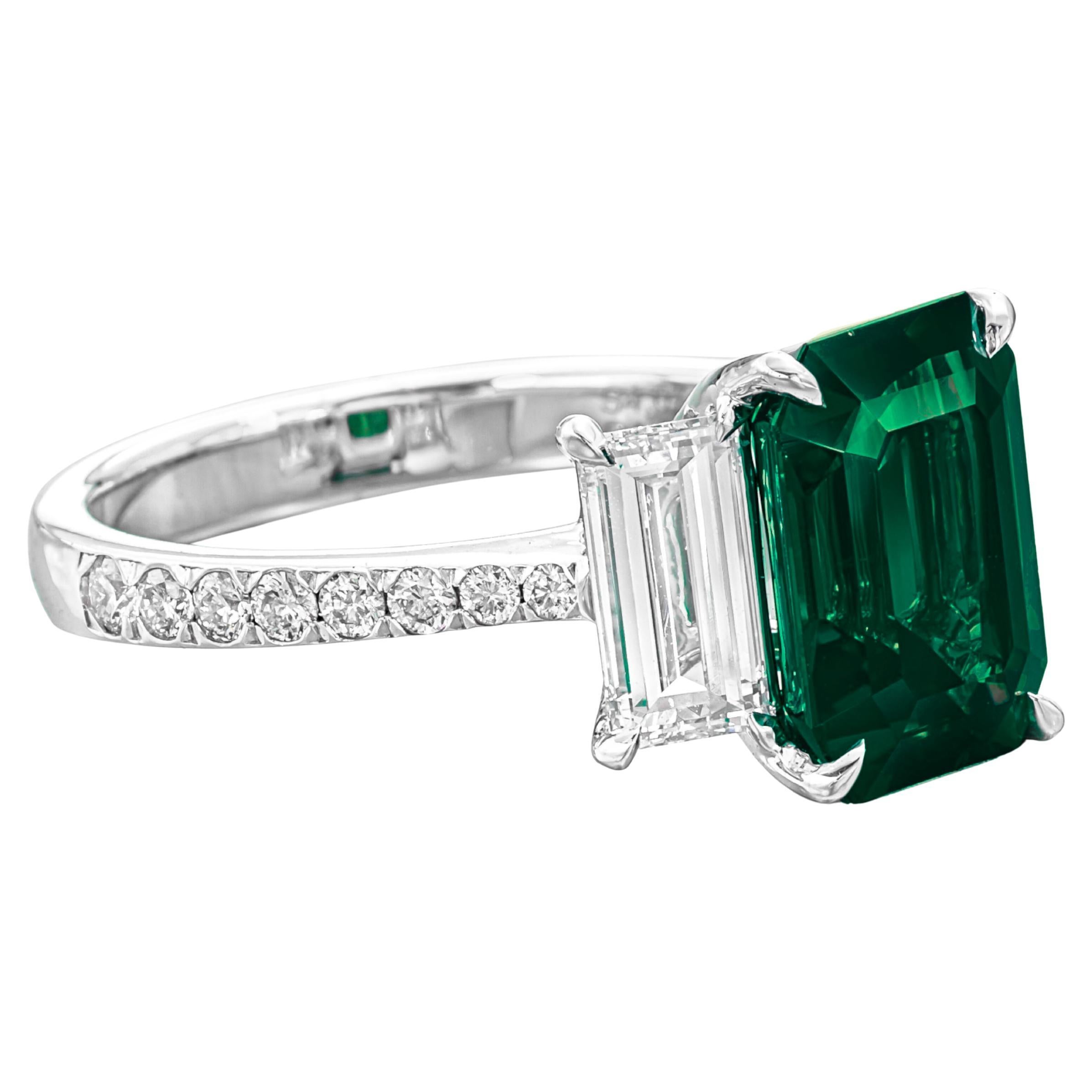 Bague en or blanc 18 carats certifiée GIA, émeraude zambienne non traitée de 3,15 carats avec accents de diamants

Cette bague exceptionnelle, de qualité investissement, présente une émeraude verte naturelle de 3,15 carats provenant de Zambie,