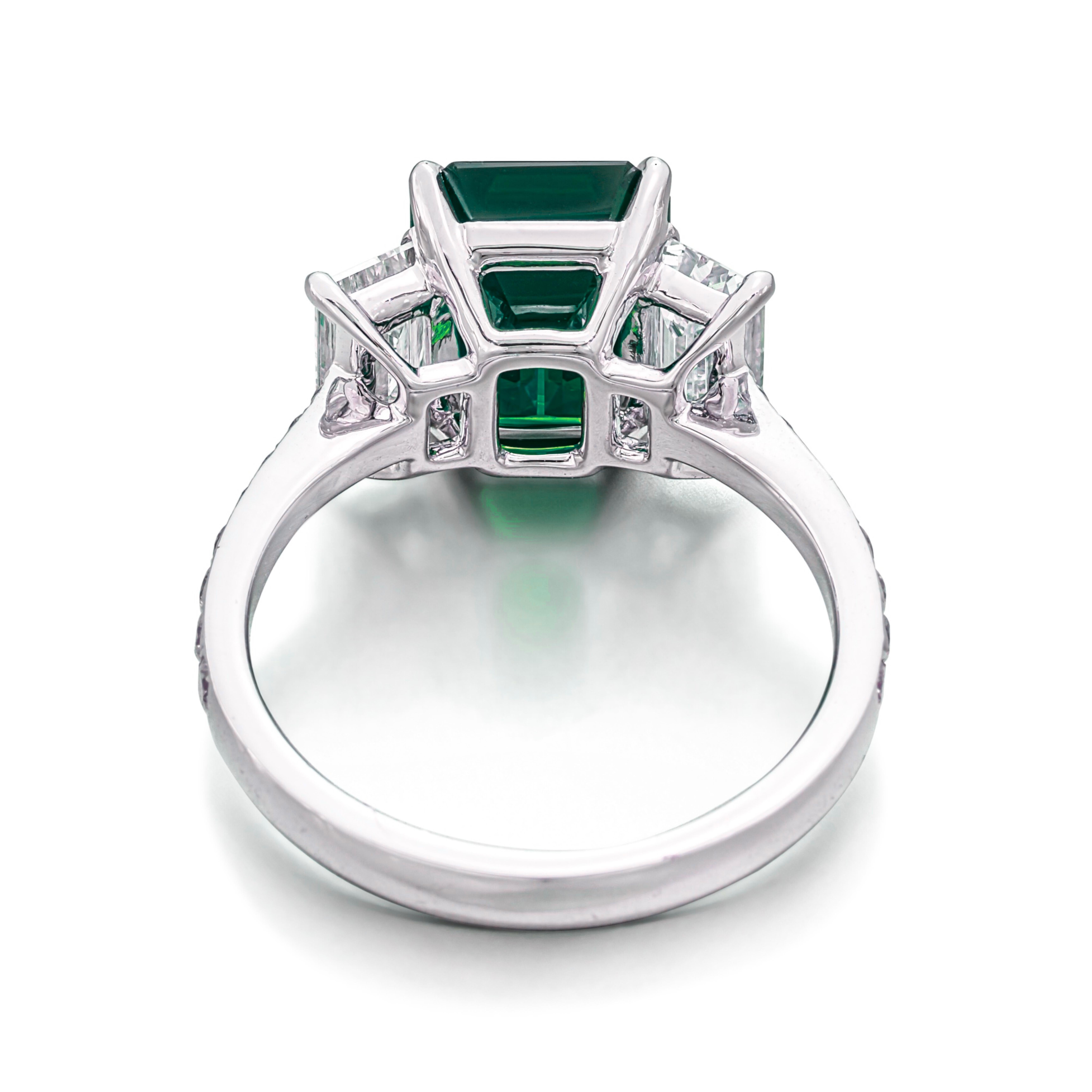 Contemporain Bague en émeraude zambienne non traitée de 3,15 carats avec diamant, certifiée par la GIA en vente