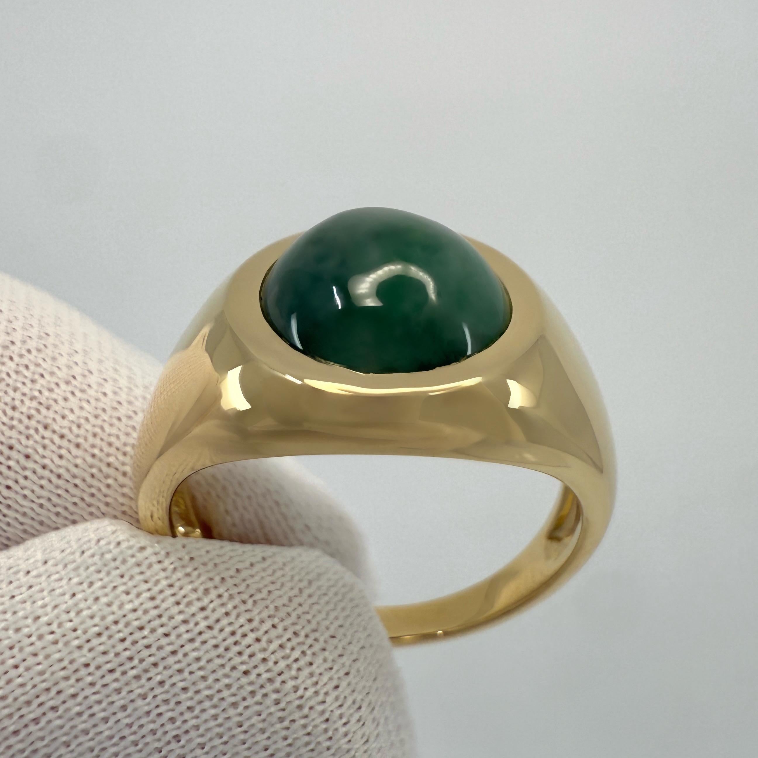 Anello con sigillo in oro giallo 18k certificato GIA da 3,15 ct di giadeite AGRADE verde rotonda In condizioni Nuovo in vendita a Birmingham, GB