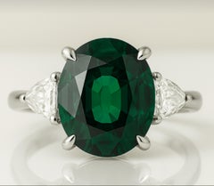 GIA-zertifizierter 3,17 Karat ovaler Alexandrit Platin-Dreisteinring mit drei Steinen