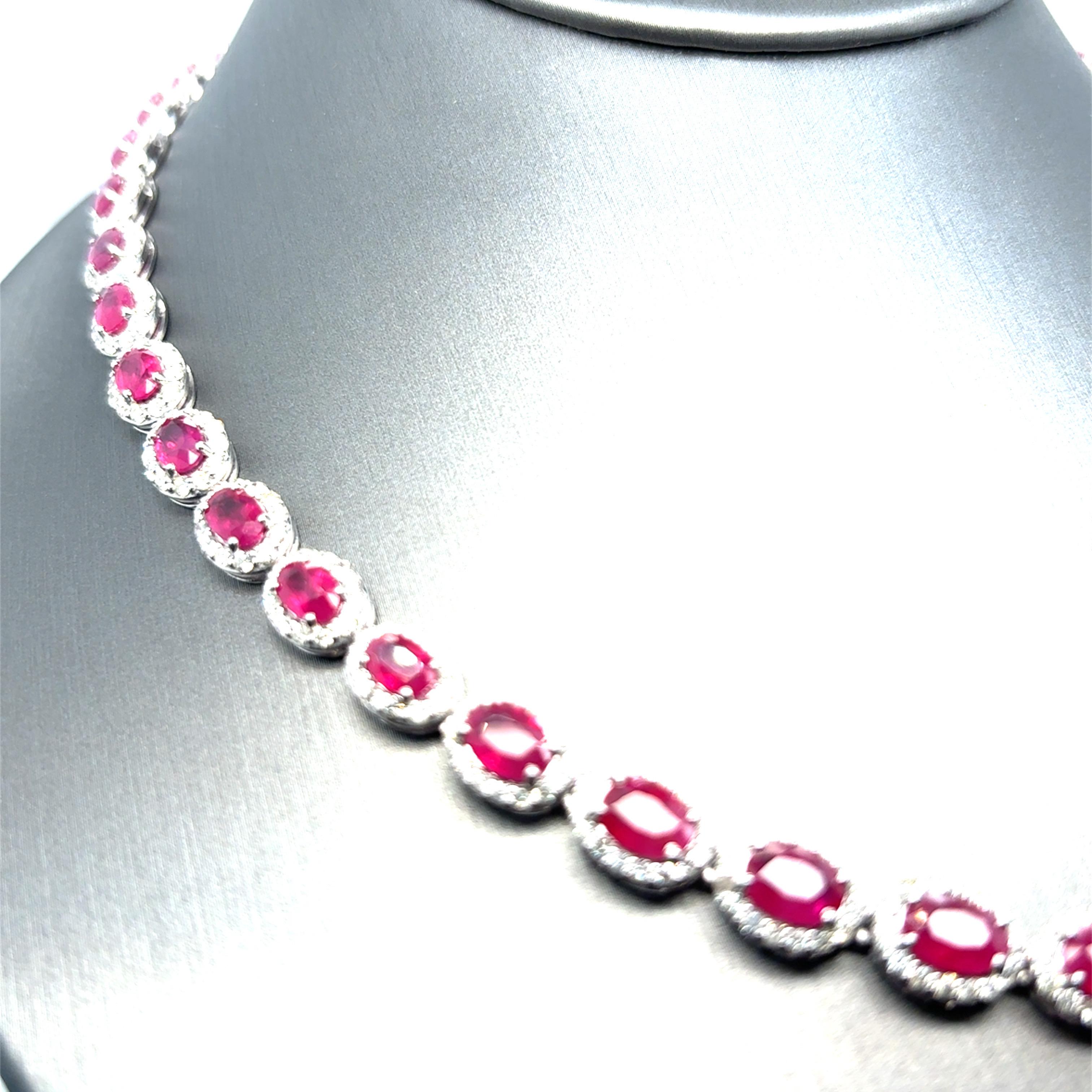 Collana in platino con diamanti e rubini birmani da 31.94 carati certificati dalla GIA in vendita 5