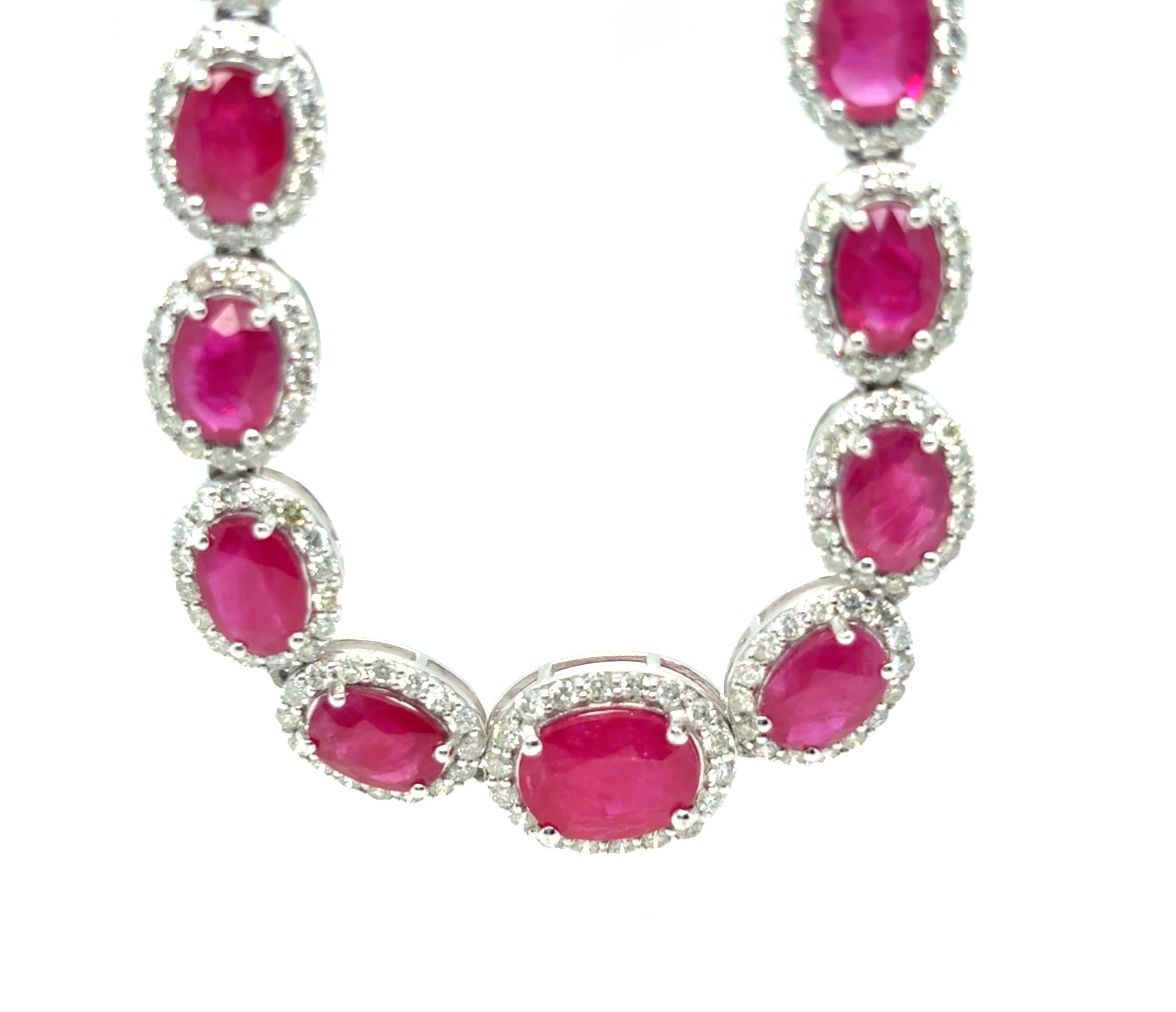 Collana in platino con diamanti e rubini birmani da 31.94 carati certificati dalla GIA In condizioni Nuovo in vendita a Trumbull, CT