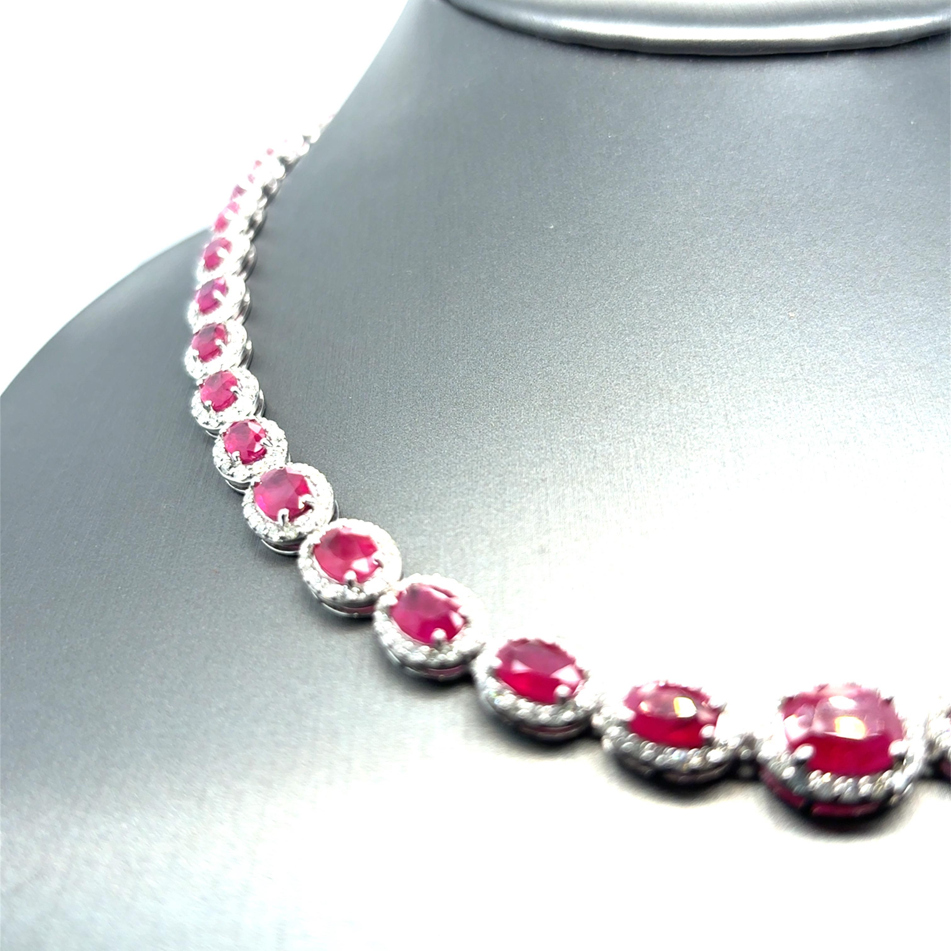 Collana in platino con diamanti e rubini birmani da 31.94 carati certificati dalla GIA in vendita 2