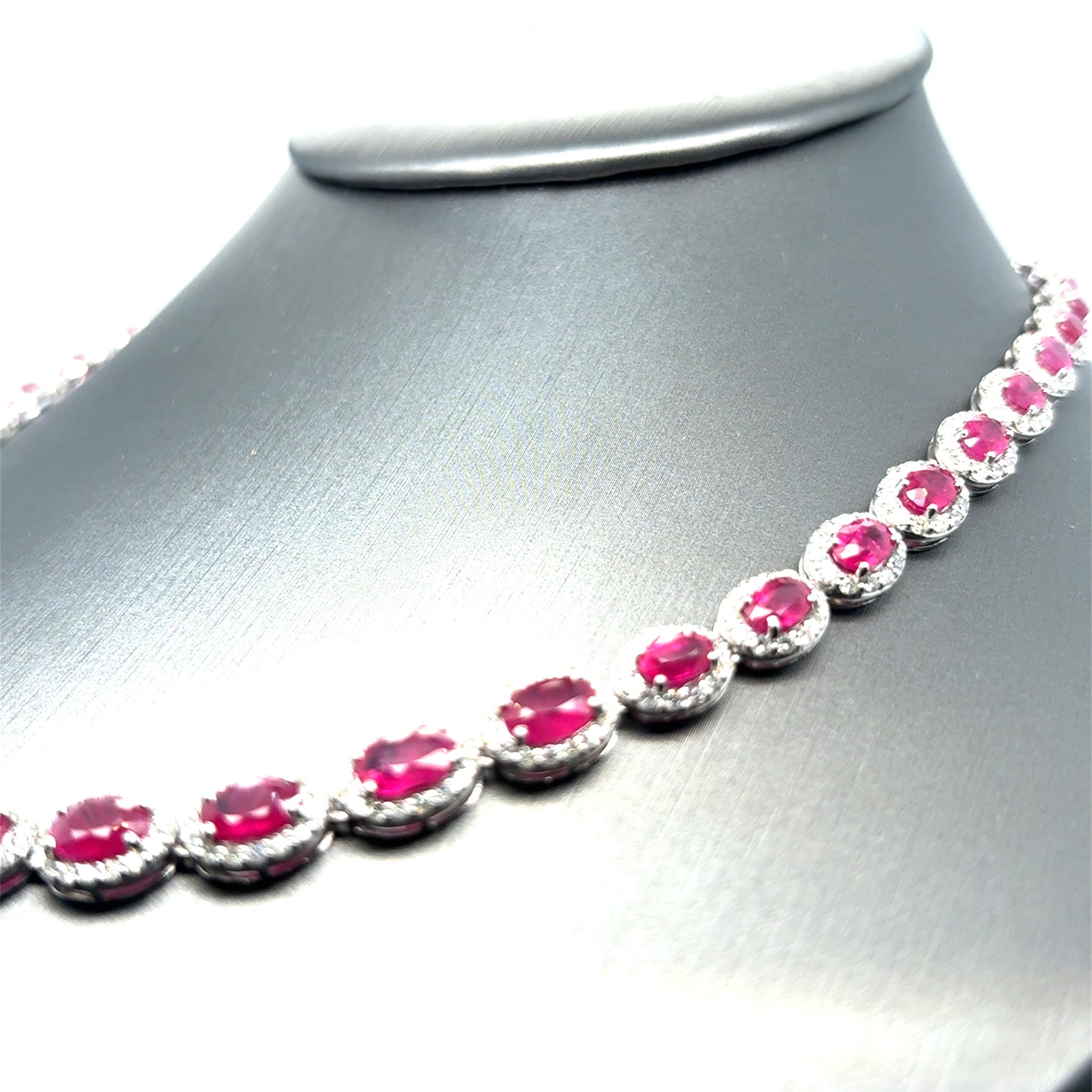 Collana in platino con diamanti e rubini birmani da 31.94 carati certificati dalla GIA in vendita 3