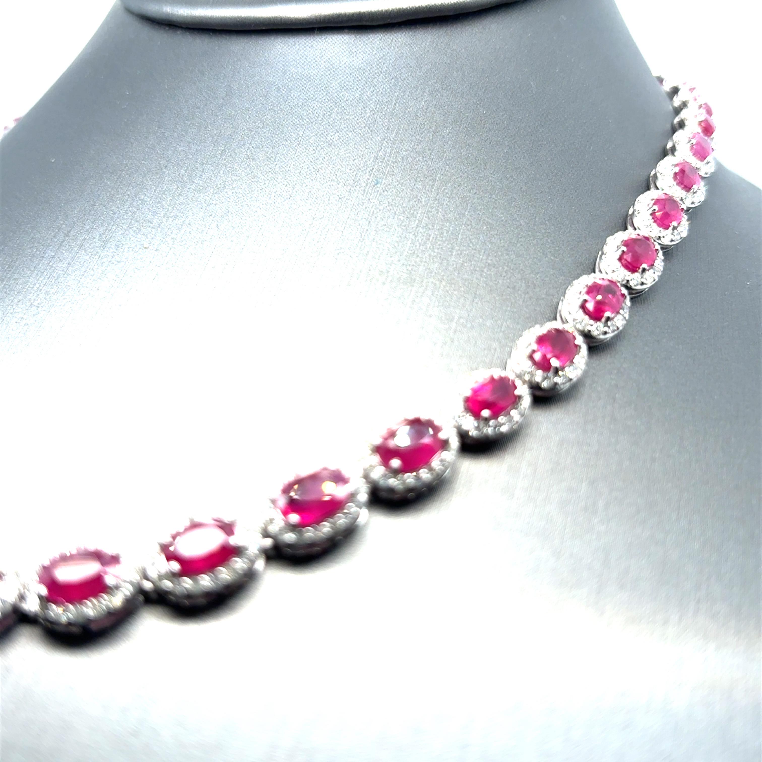 Collana in platino con diamanti e rubini birmani da 31.94 carati certificati dalla GIA in vendita 4