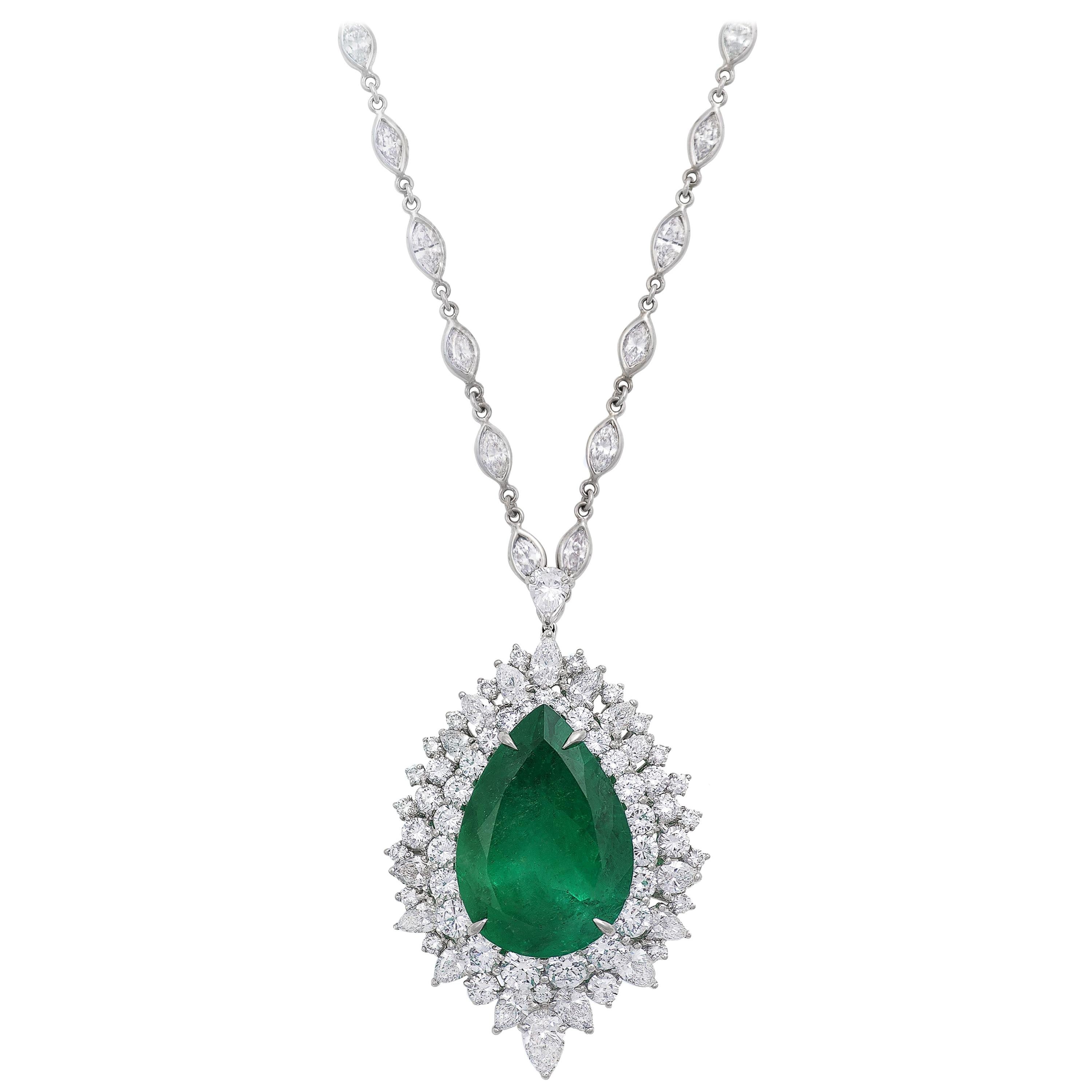 GIA Certified 31.98 Carat Colombian Emerald and Diamond Pendant on Diamond Chain For Sale